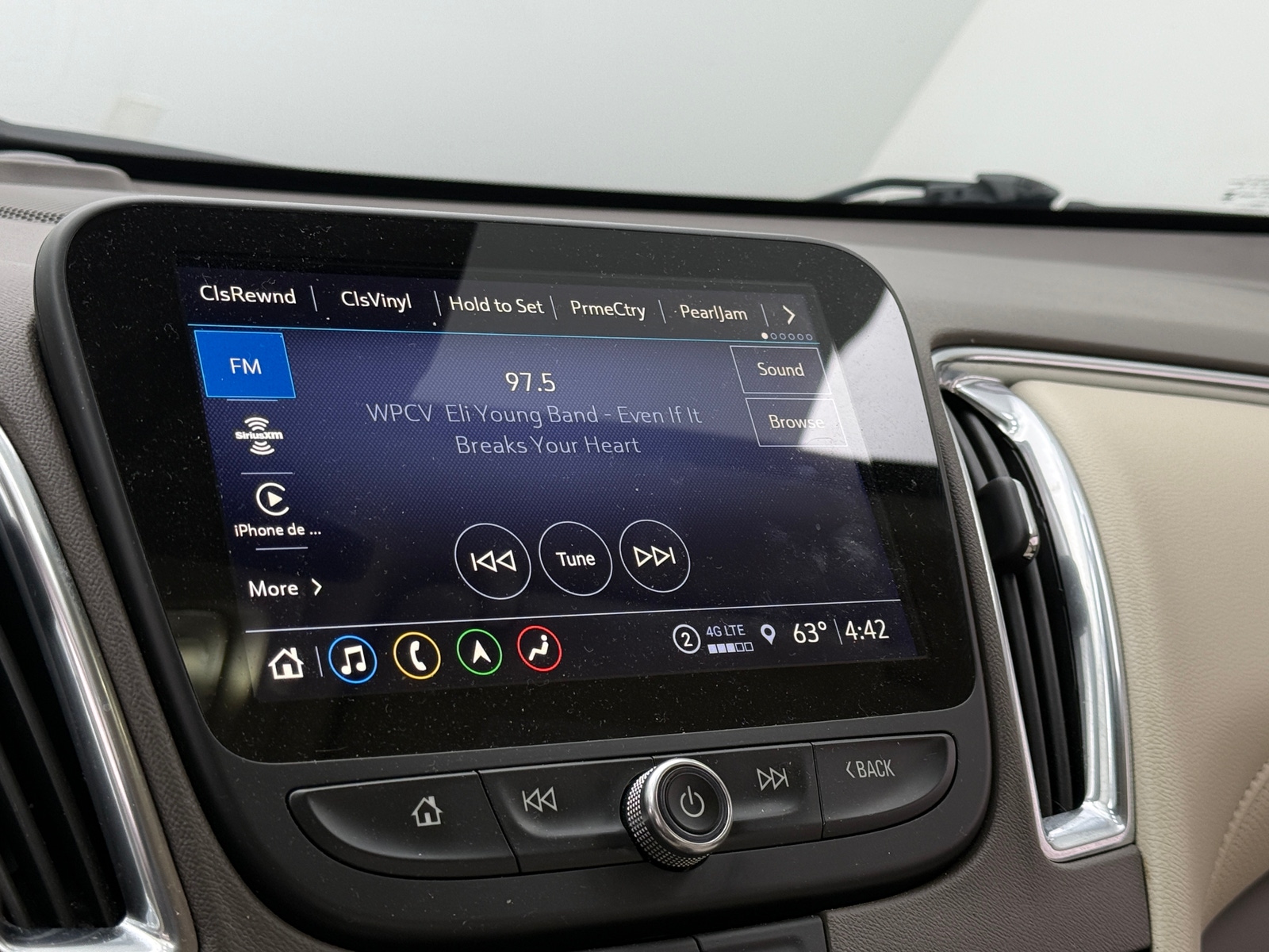 Thumbnail: 2024 Chevrolet Malibu - 3