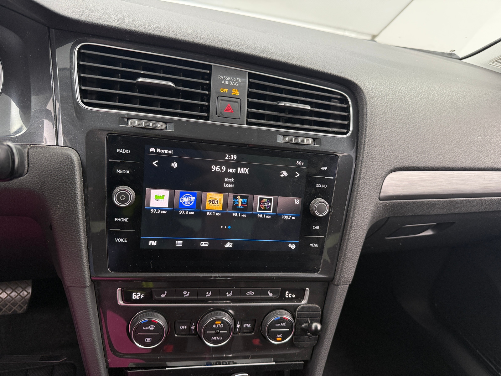 Thumbnail: 2019 Volkswagen e-Golf - 4