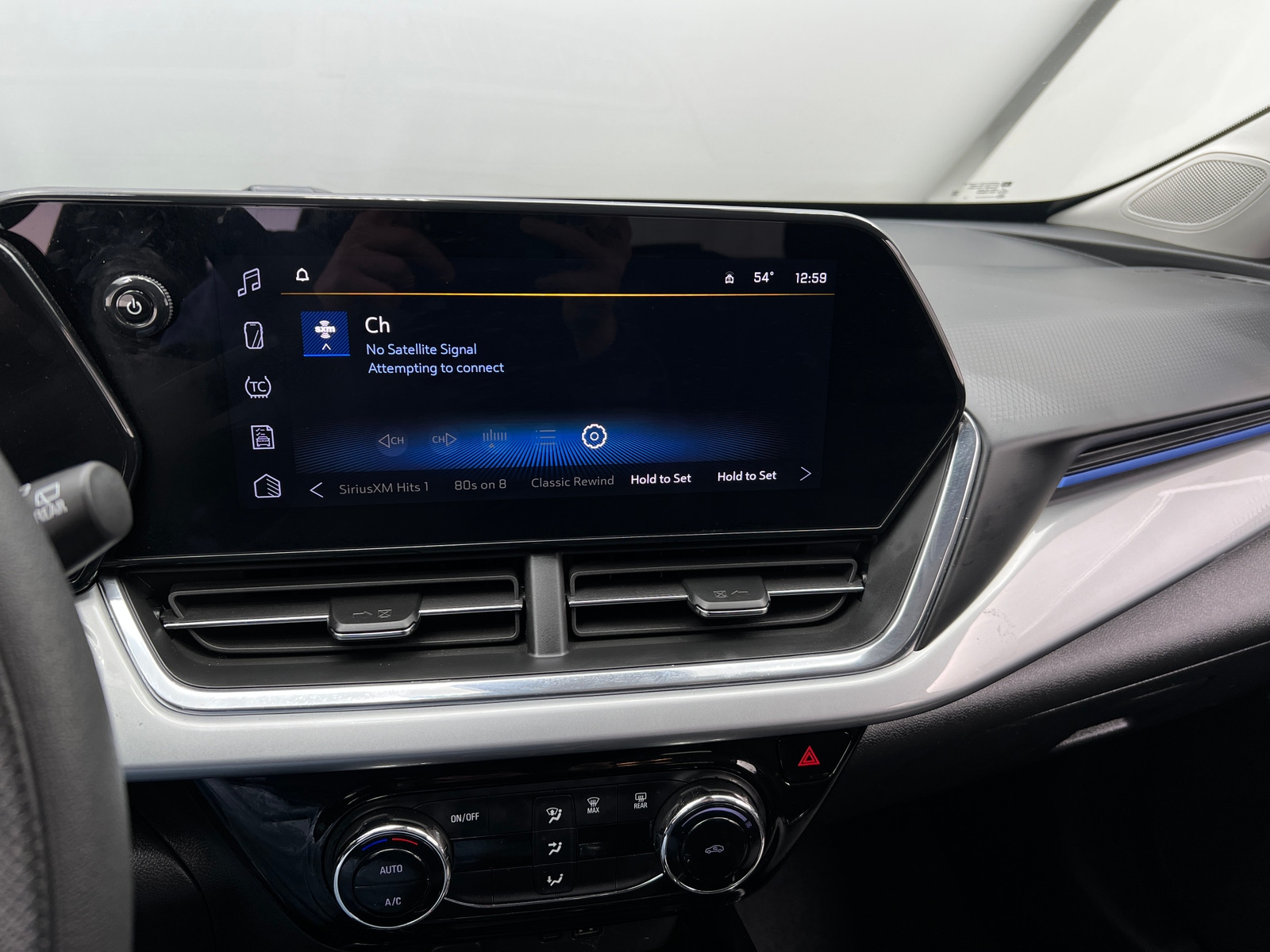 Thumbnail: 2025 Chevrolet Trax - 4