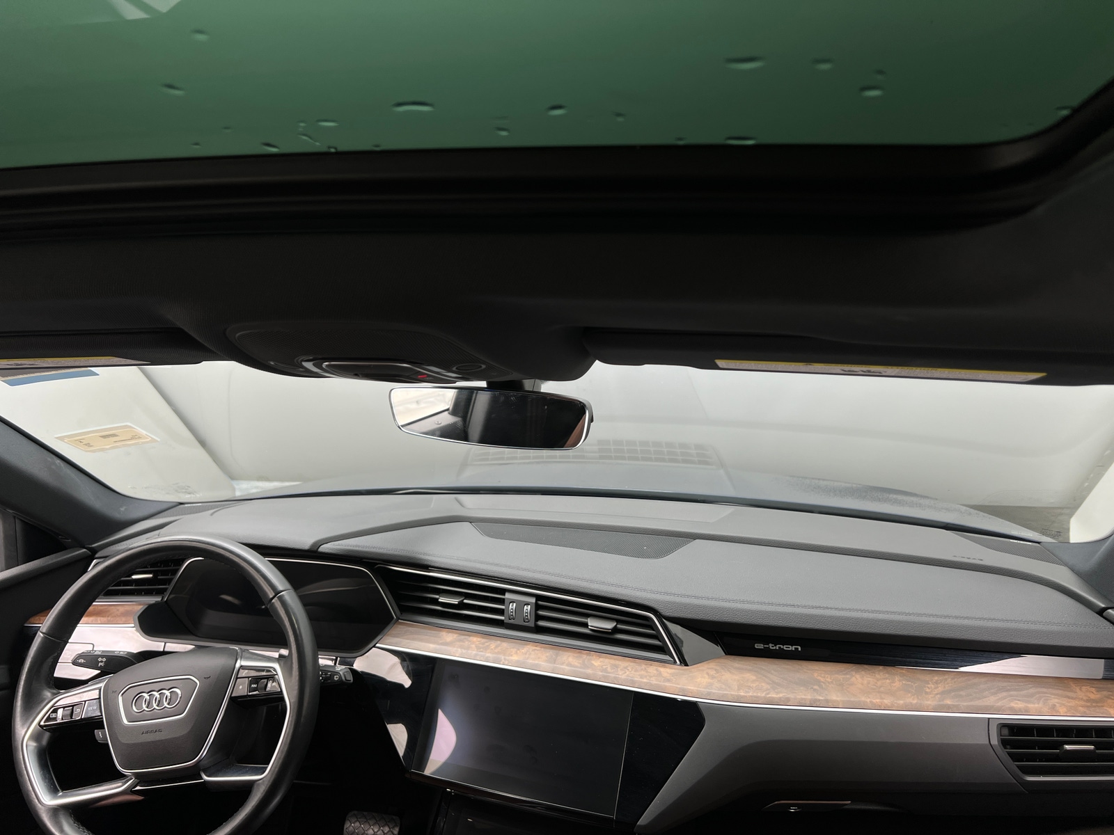 Thumbnail: 2022 Audi e-tron - 2