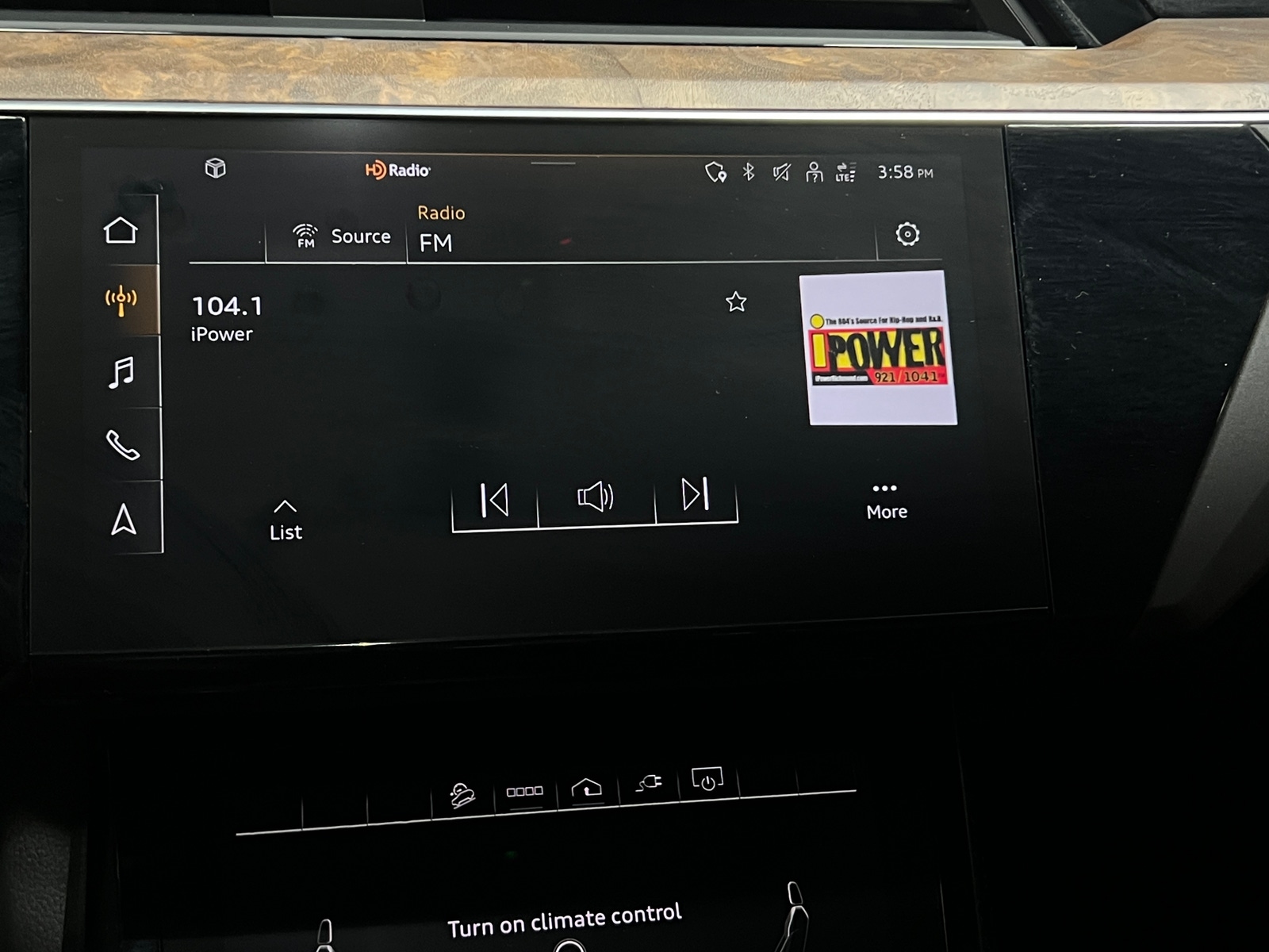 Thumbnail: 2022 Audi e-tron - 3