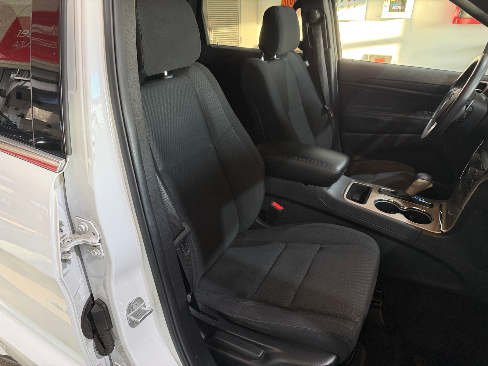 Thumbnail: 2017 Jeep Grand Cherokee - 2