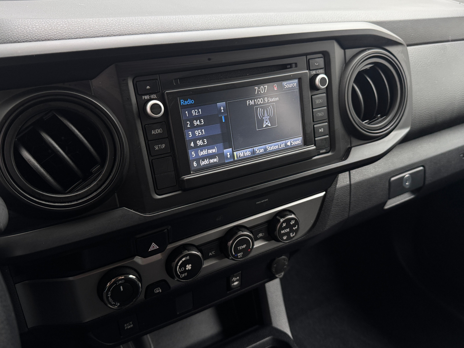 Thumbnail: 2019 Toyota Tacoma - 4