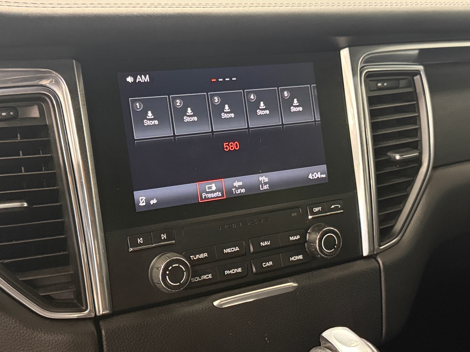 Thumbnail: 2017 Porsche Macan - 4