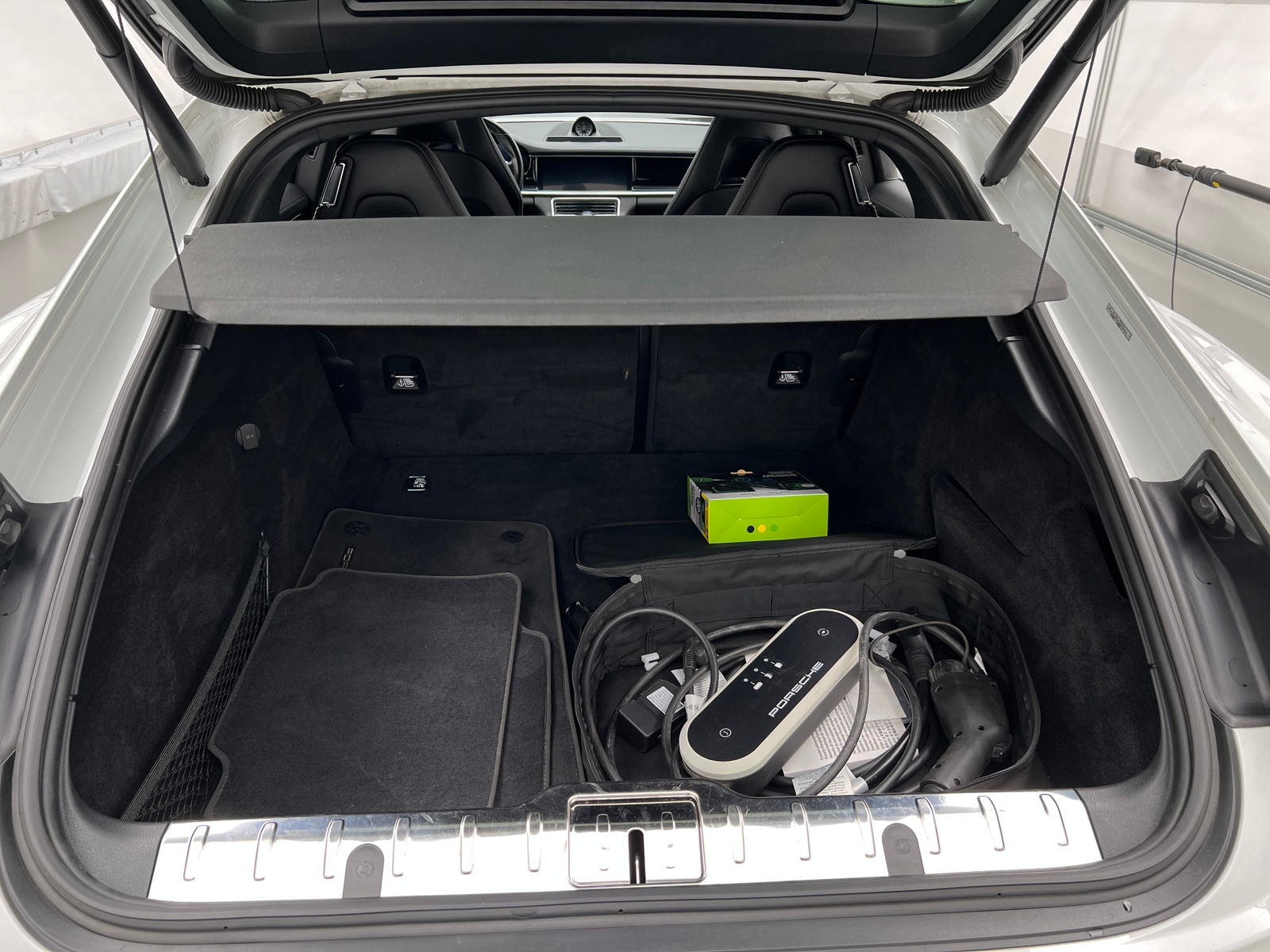 Thumbnail: 2019 Porsche Panamera - 6