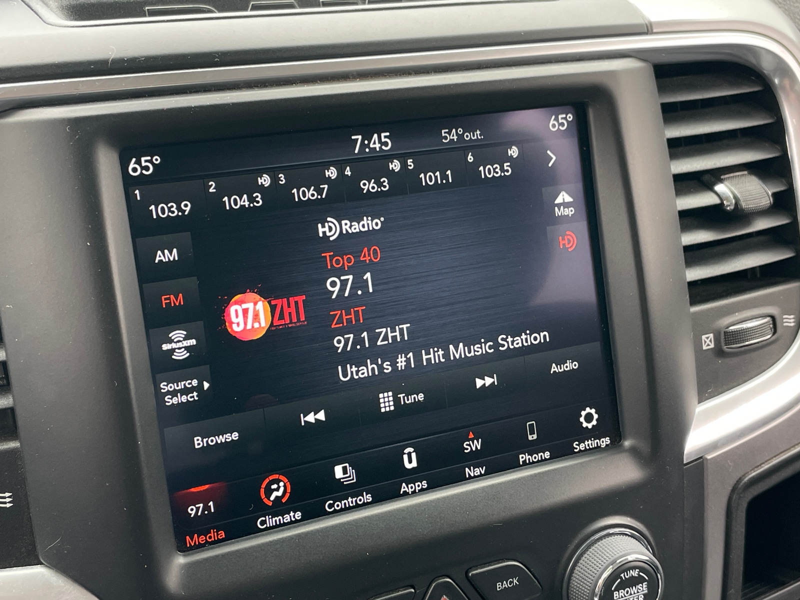 Thumbnail: 2023 RAM 1500 Classic - 4