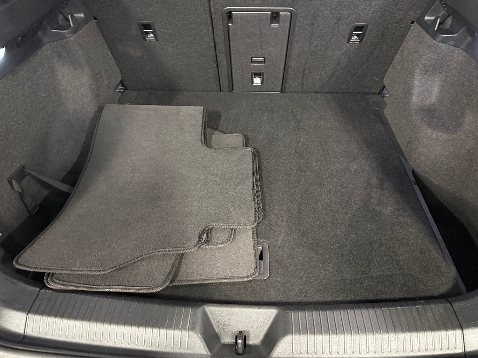 Thumbnail: 2022 Volkswagen ID.4 - 6