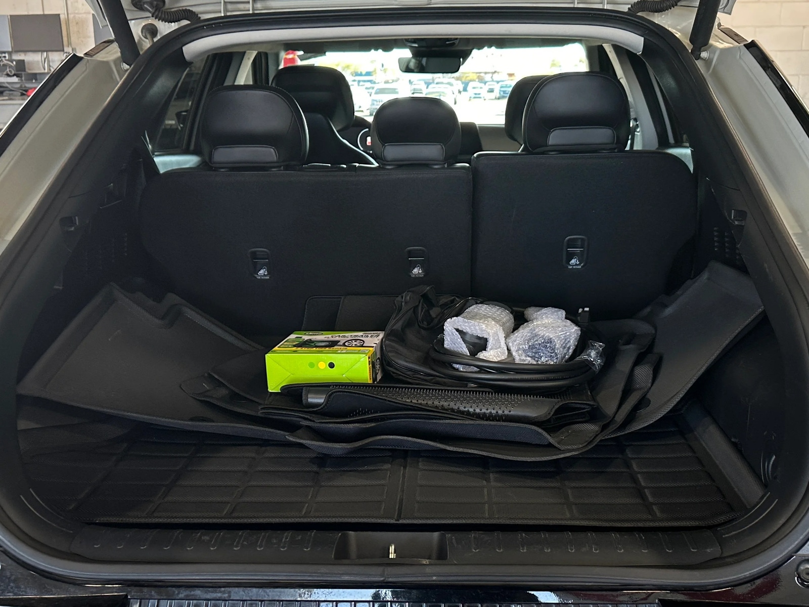 Thumbnail: 2022 Kia EV6 - 6