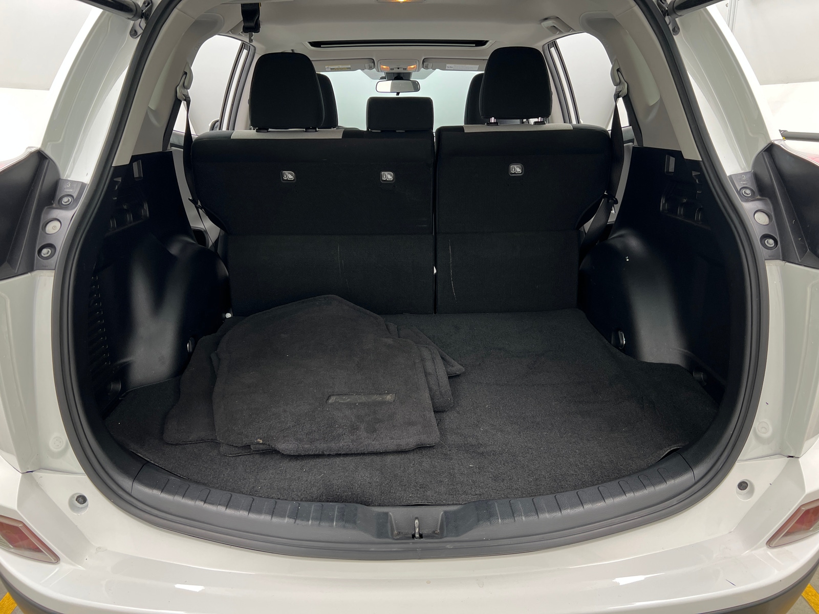 Thumbnail: 2018 Toyota RAV4 - 7