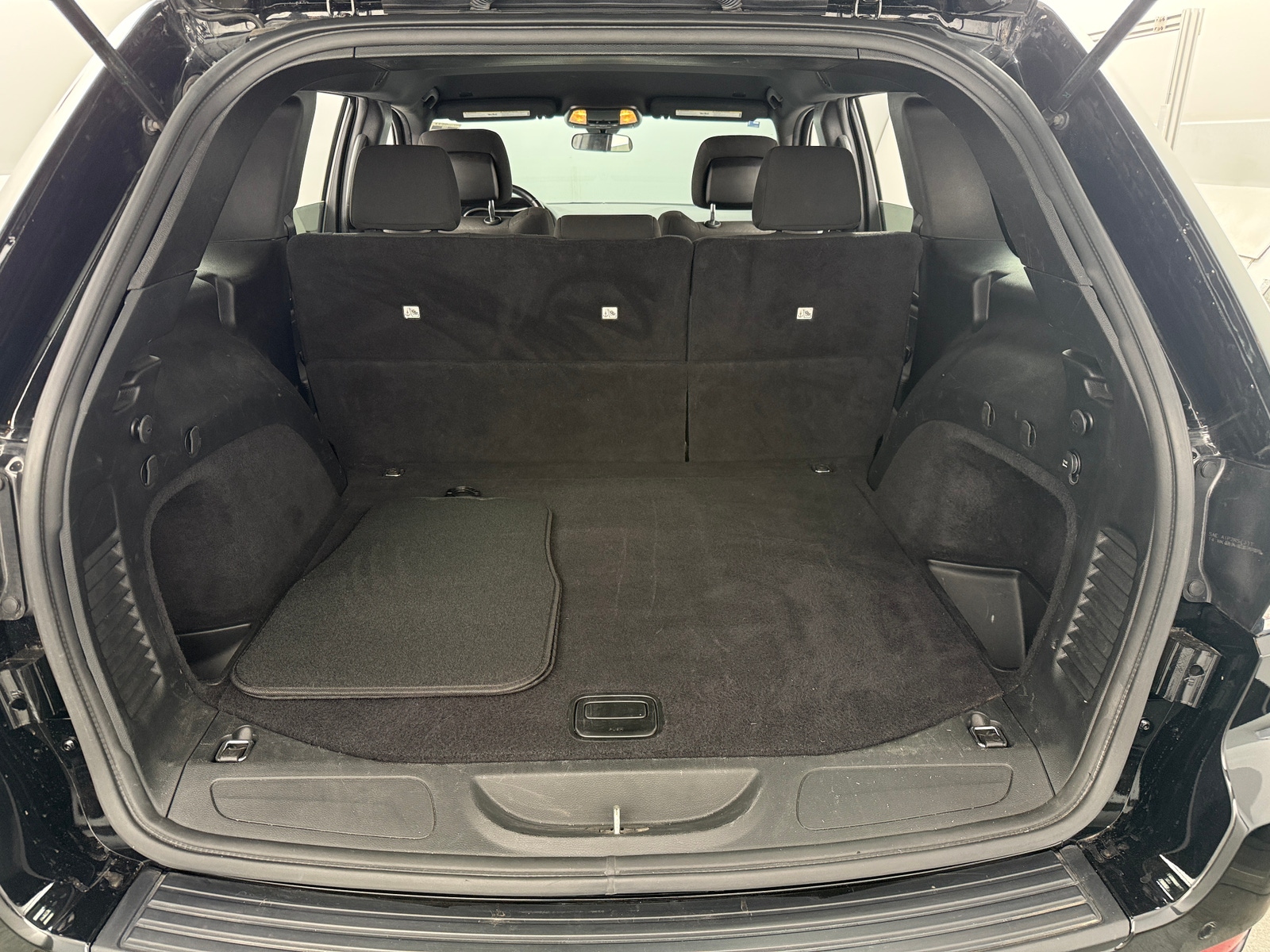 Thumbnail: 2020 Jeep Grand Cherokee - 7