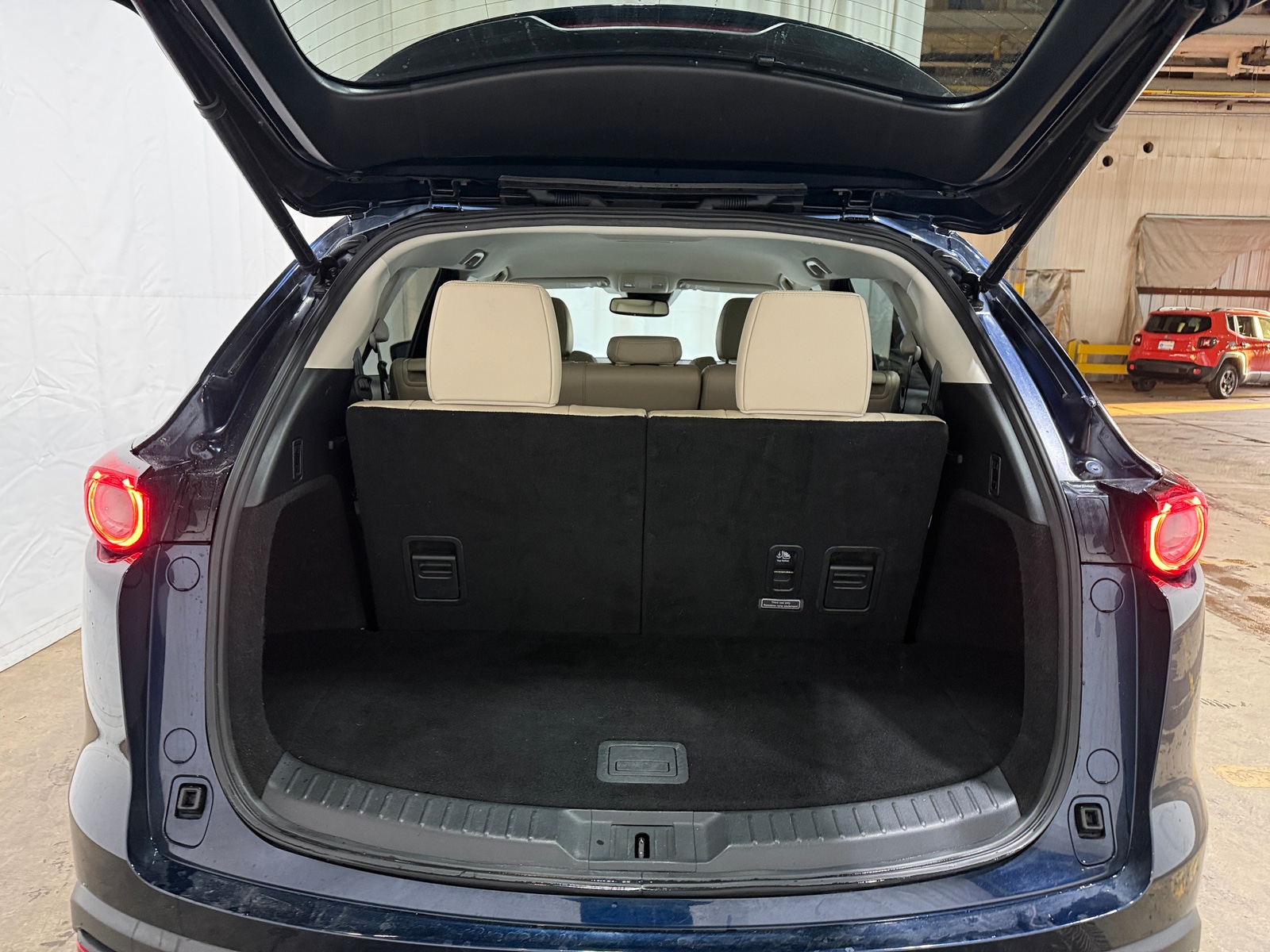 Thumbnail: 2022 Mazda CX-9 - 6