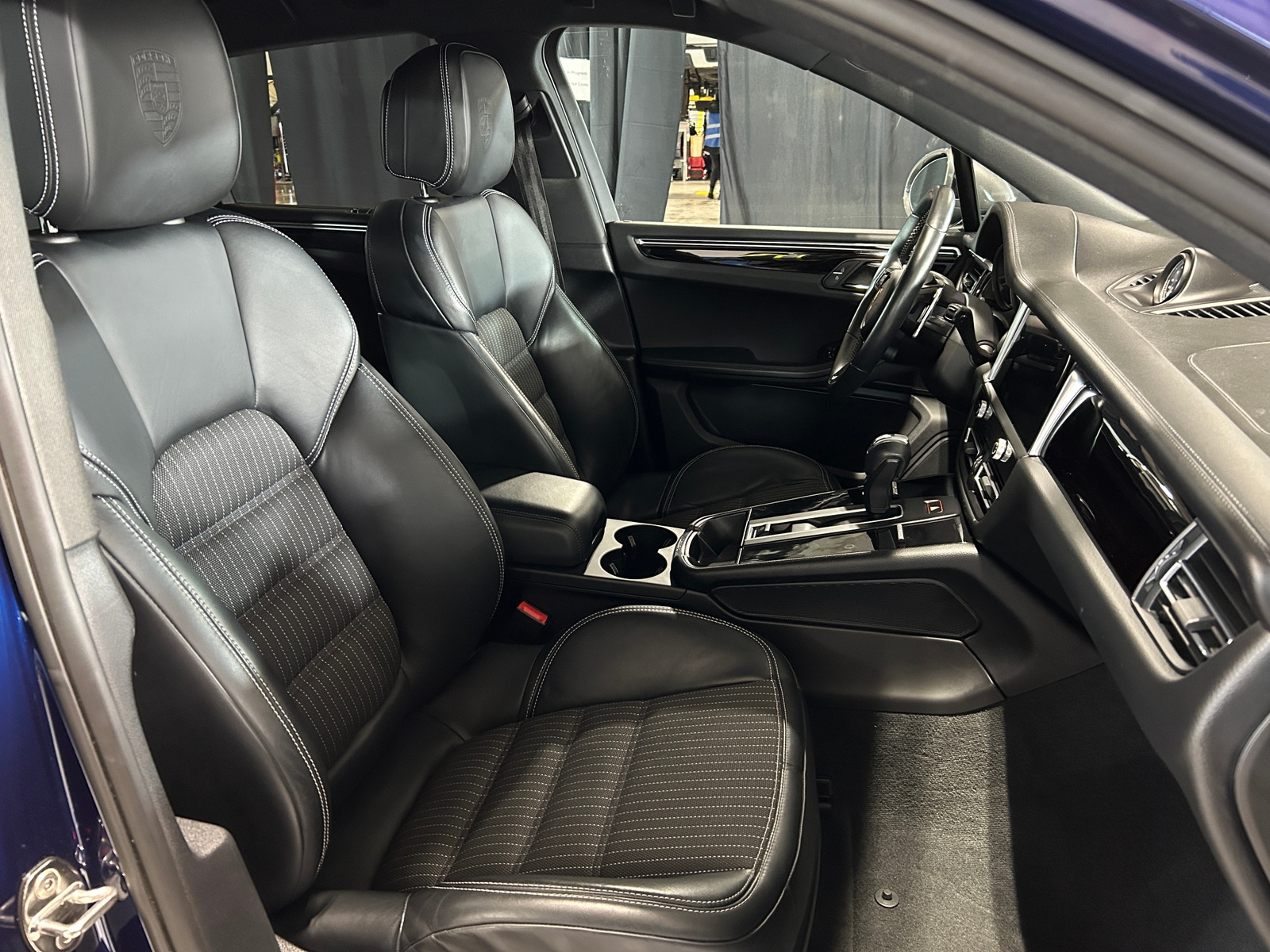 Thumbnail: 2023 Porsche Macan - 2