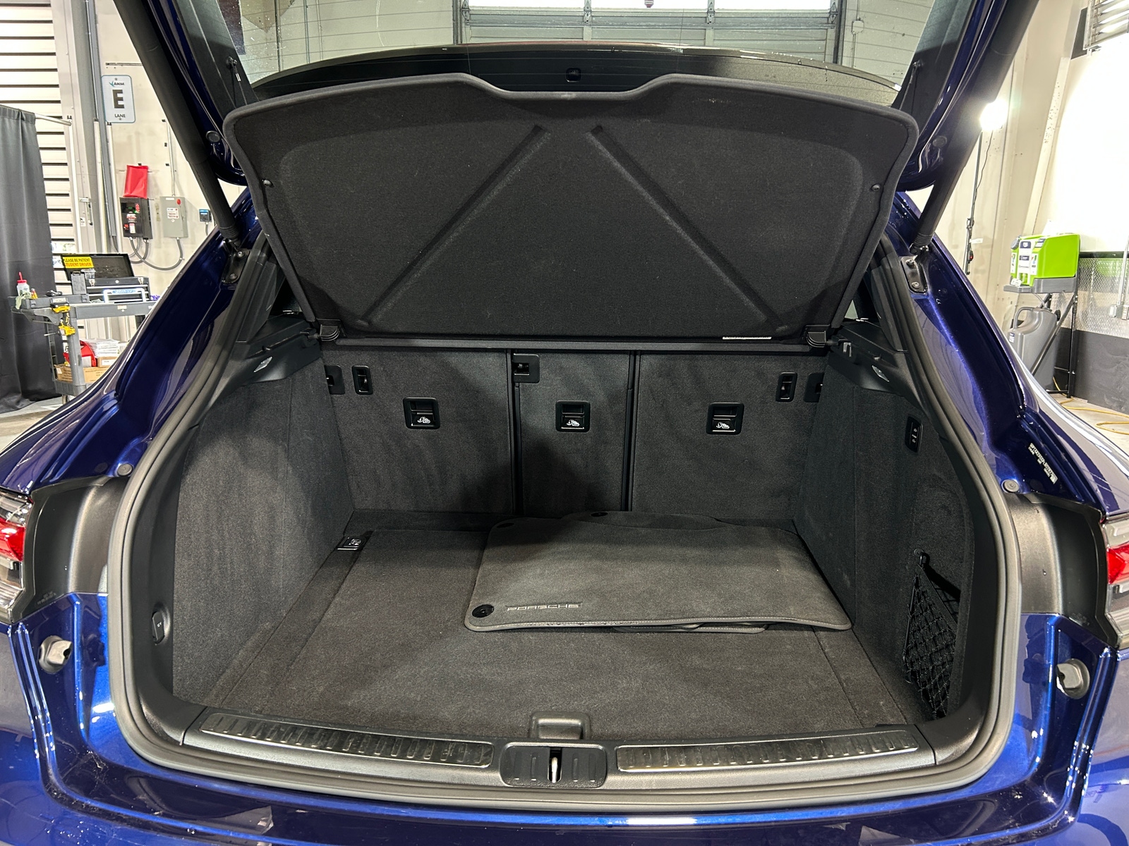 Thumbnail: 2023 Porsche Macan - 7