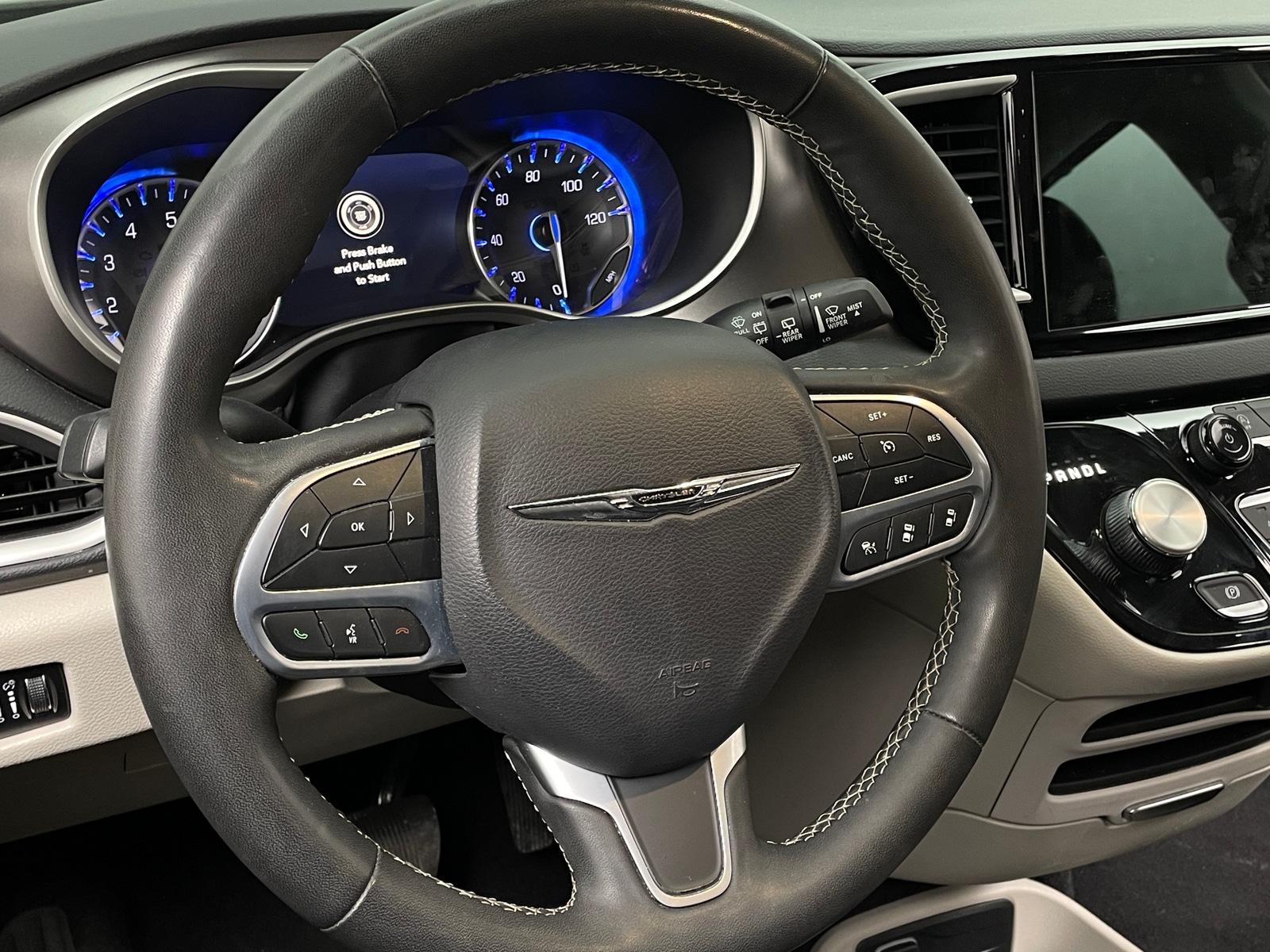 Thumbnail: 2023 Chrysler Pacifica - 4