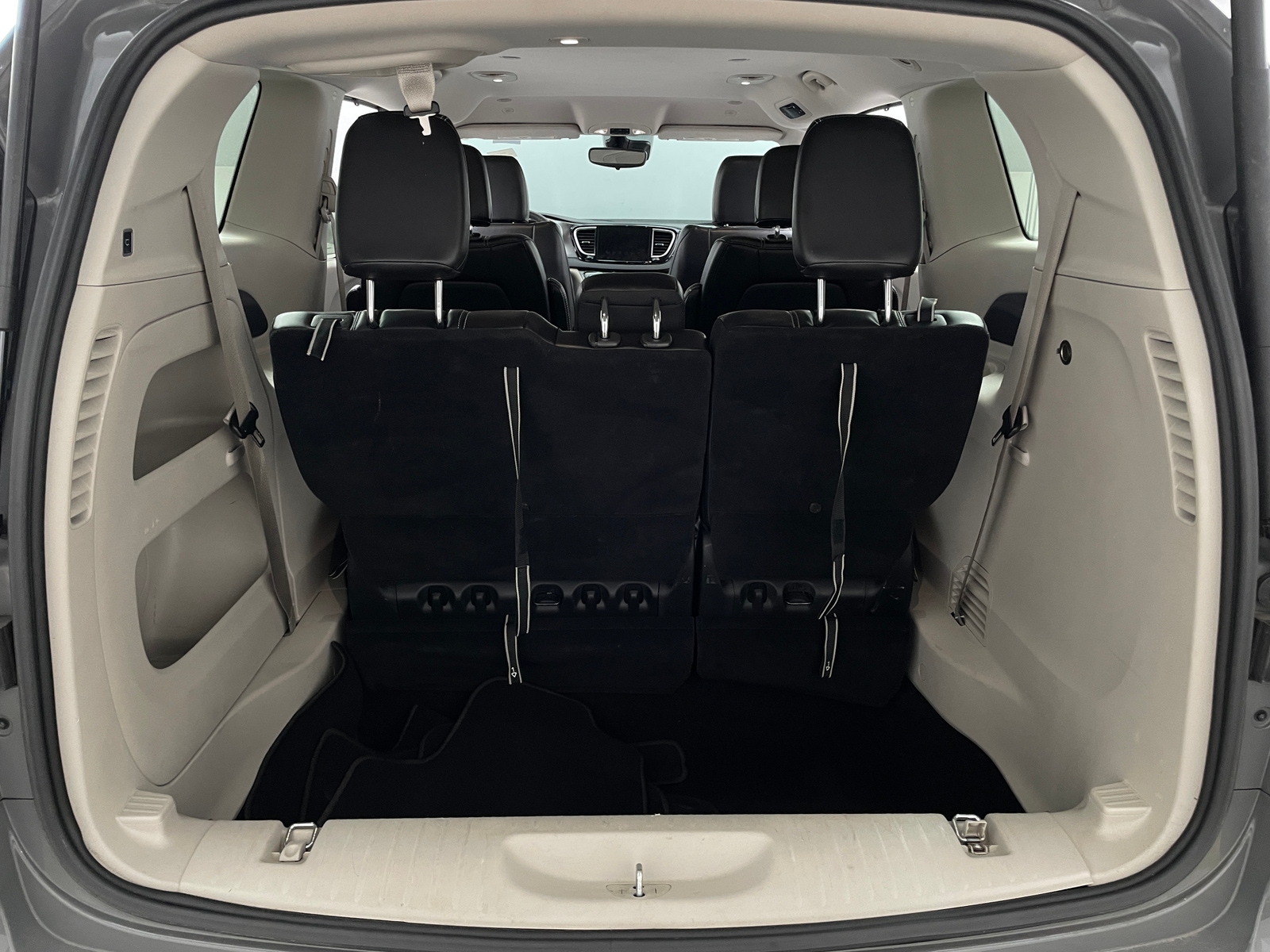 Thumbnail: 2023 Chrysler Pacifica - 6