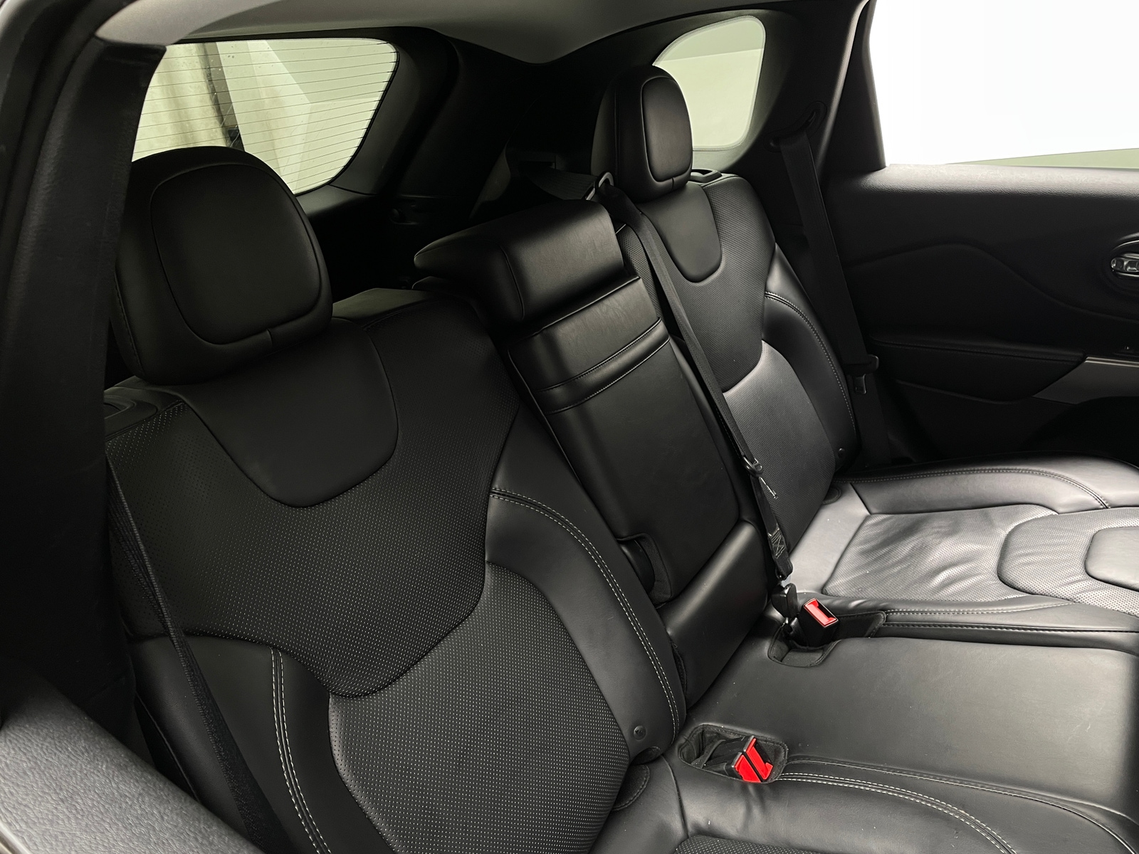 Thumbnail: 2019 Jeep Cherokee - 5