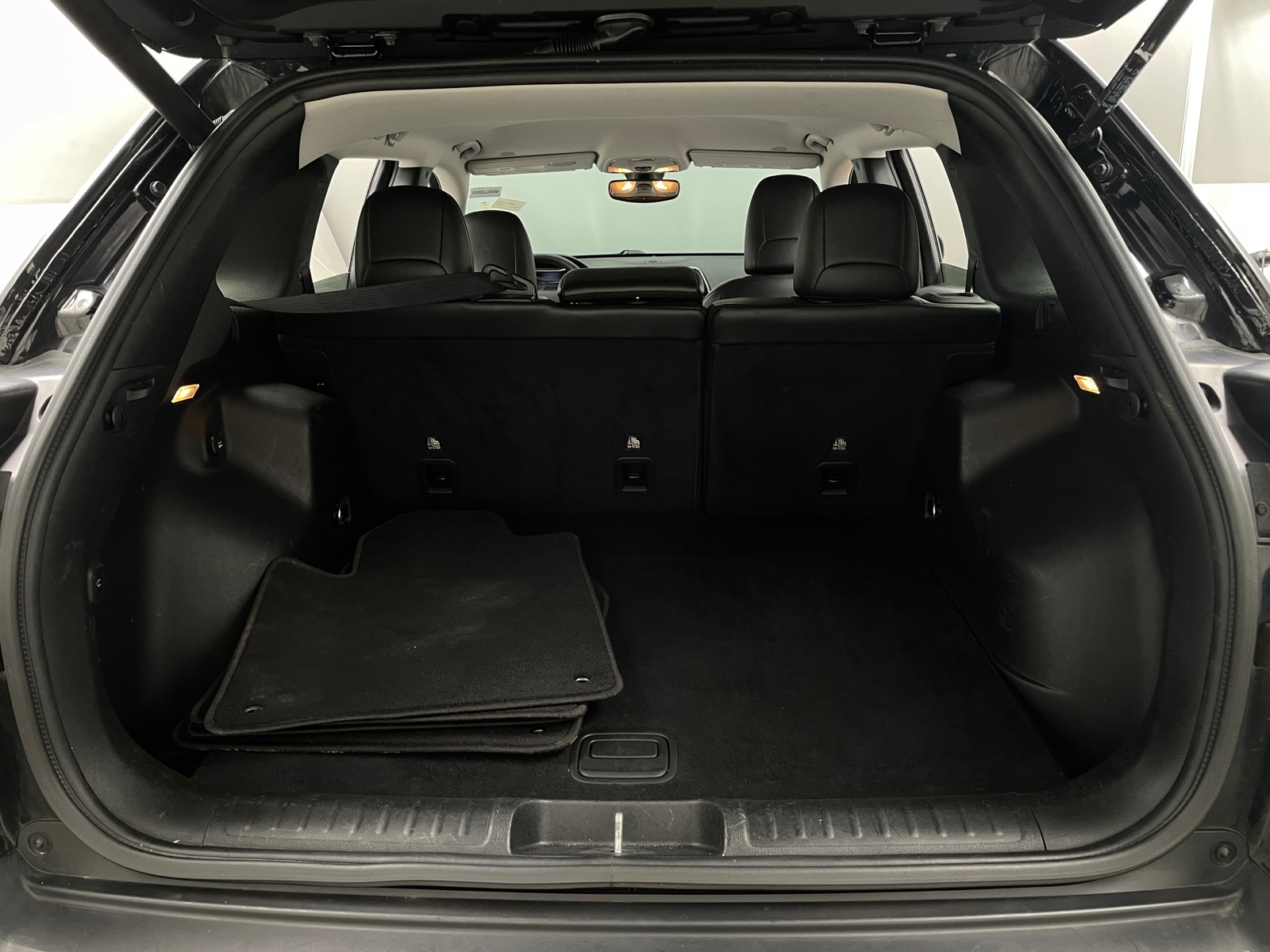 Thumbnail: 2019 Jeep Cherokee - 6