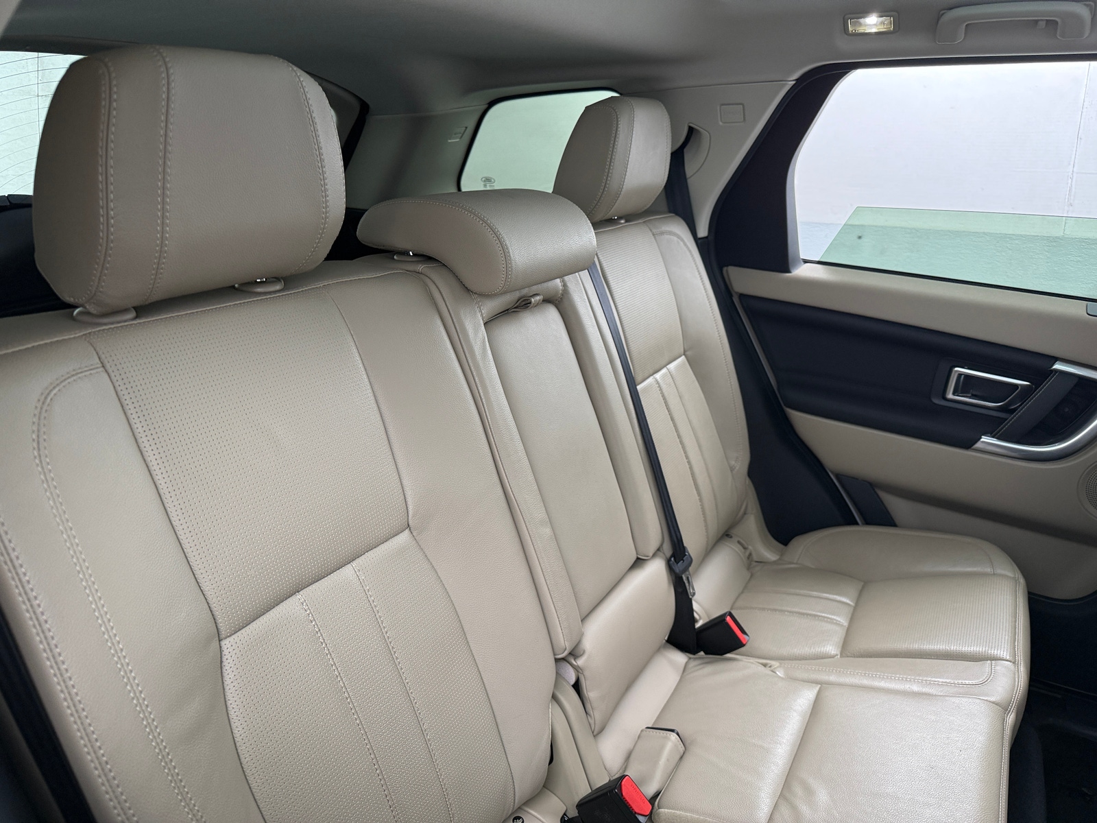 Thumbnail: 2017 Land Rover Discovery Sport - 5