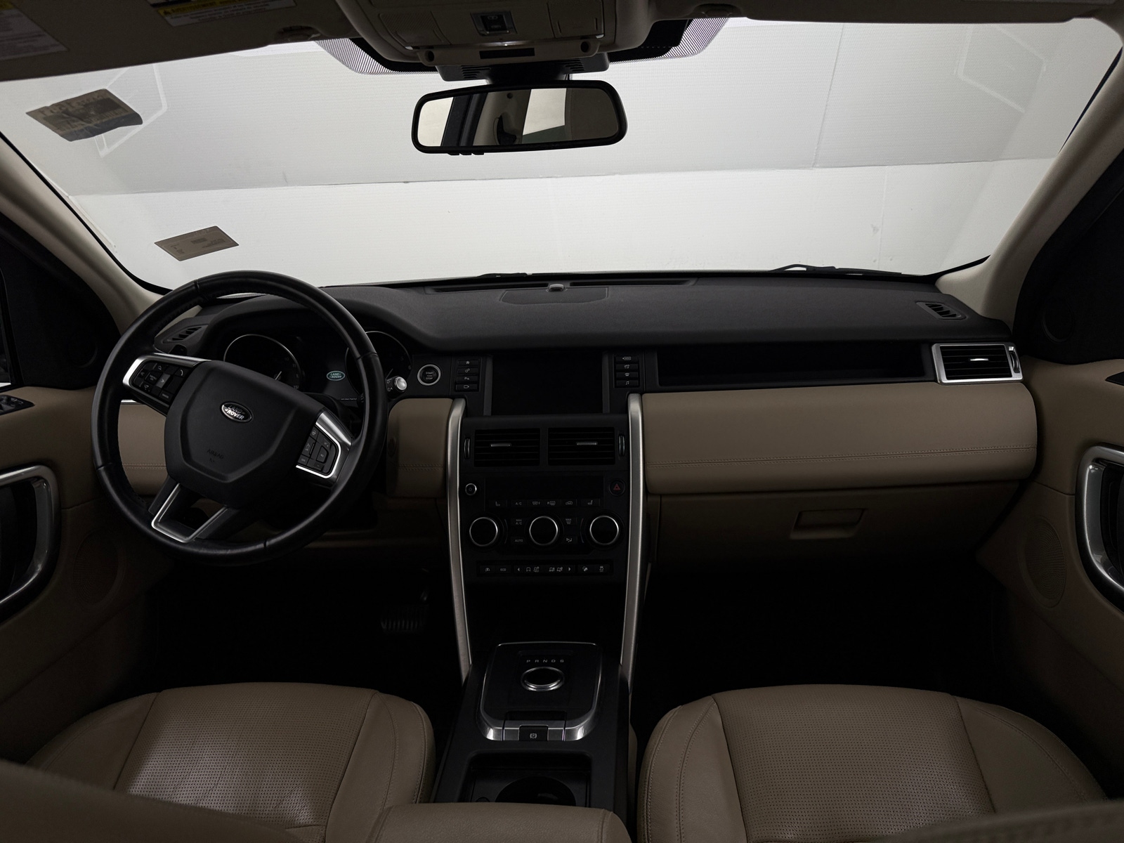 Thumbnail: 2017 Land Rover Discovery Sport - 2