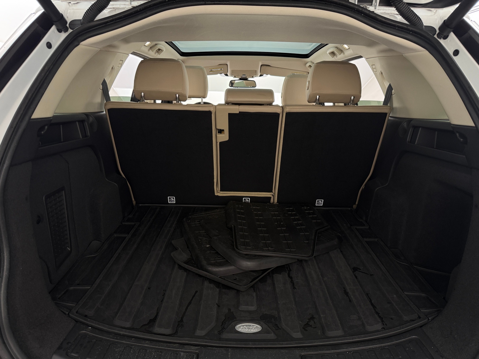 Thumbnail: 2017 Land Rover Discovery Sport - 6