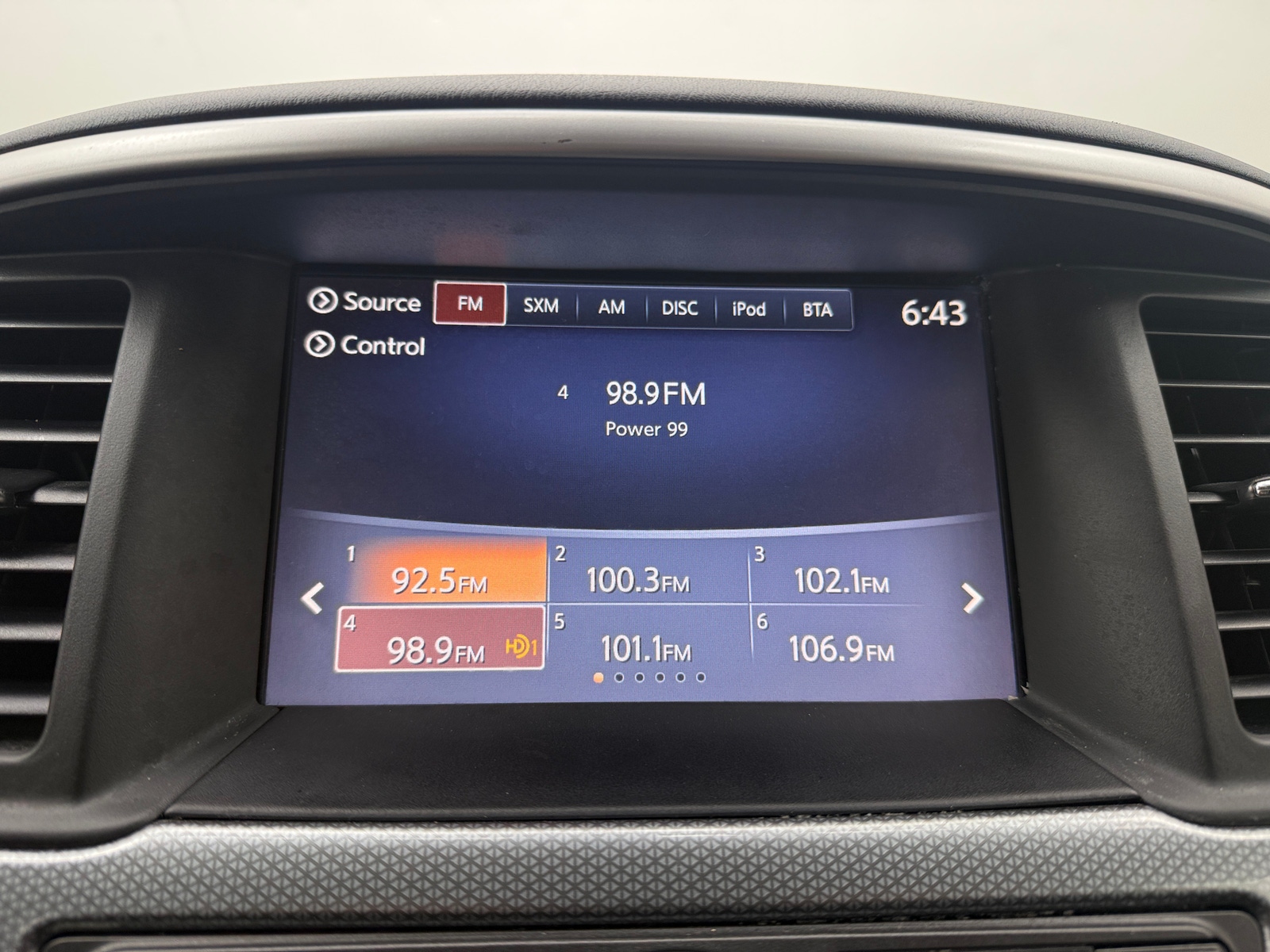 Thumbnail: 2017 Nissan Pathfinder - 3