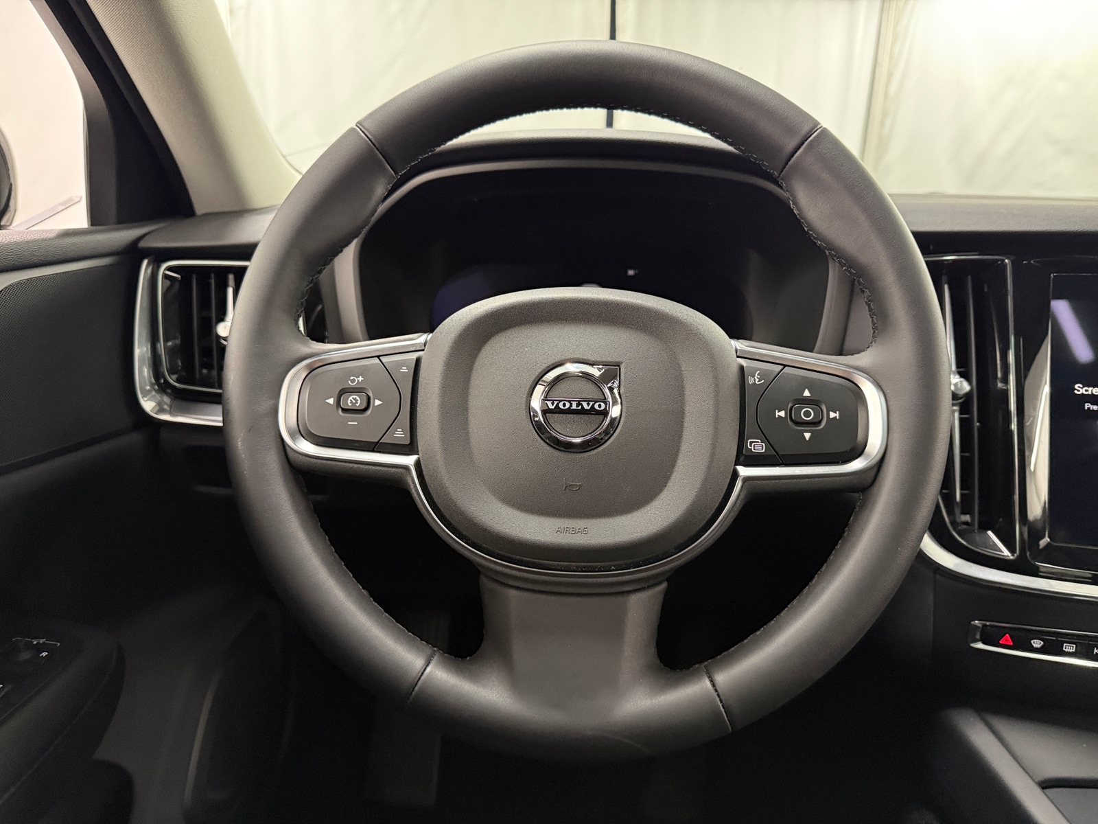 Thumbnail: 2025 Volvo S60 - 4