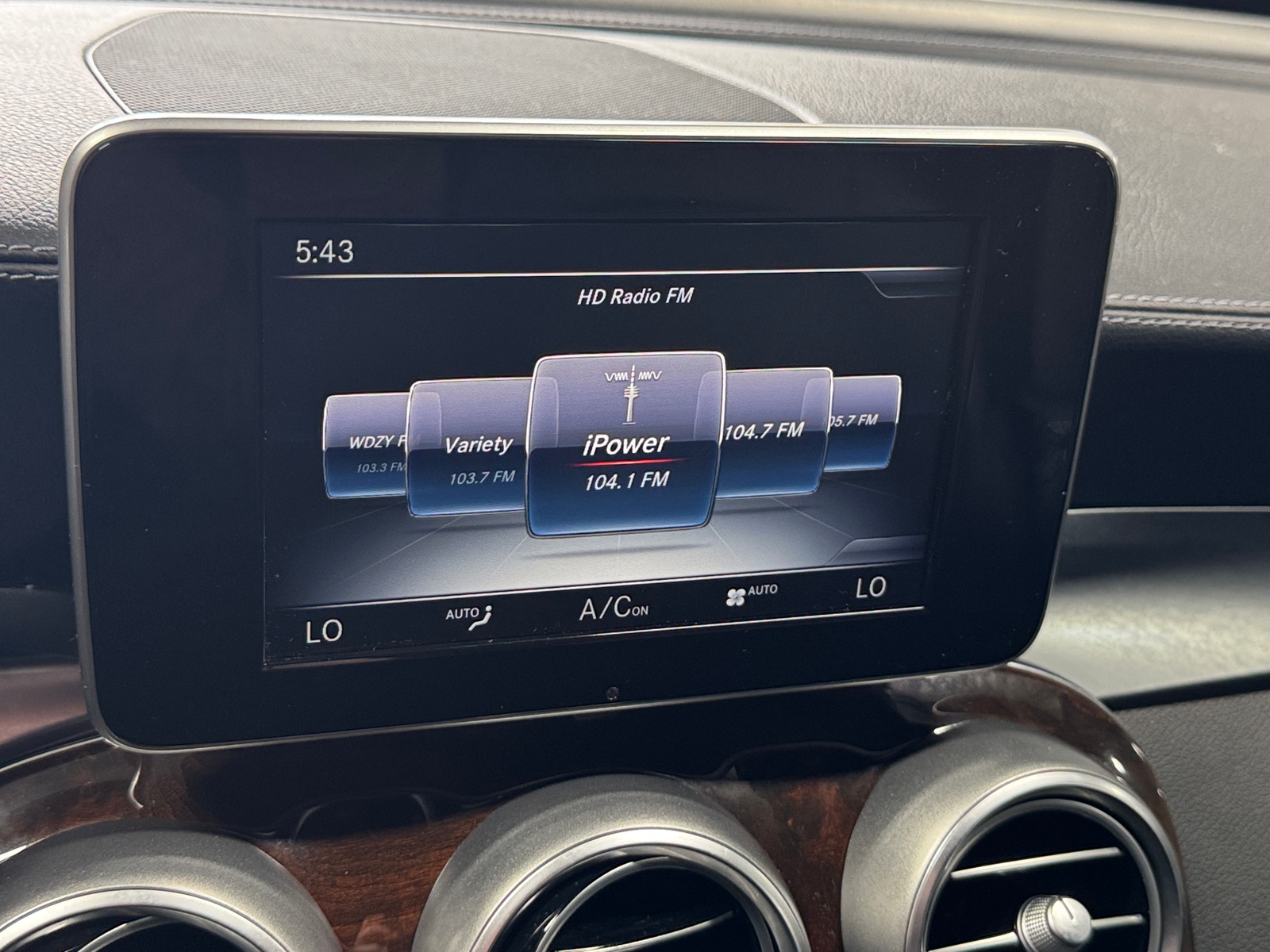 Thumbnail: 2017 Mercedes-Benz GLC - 3