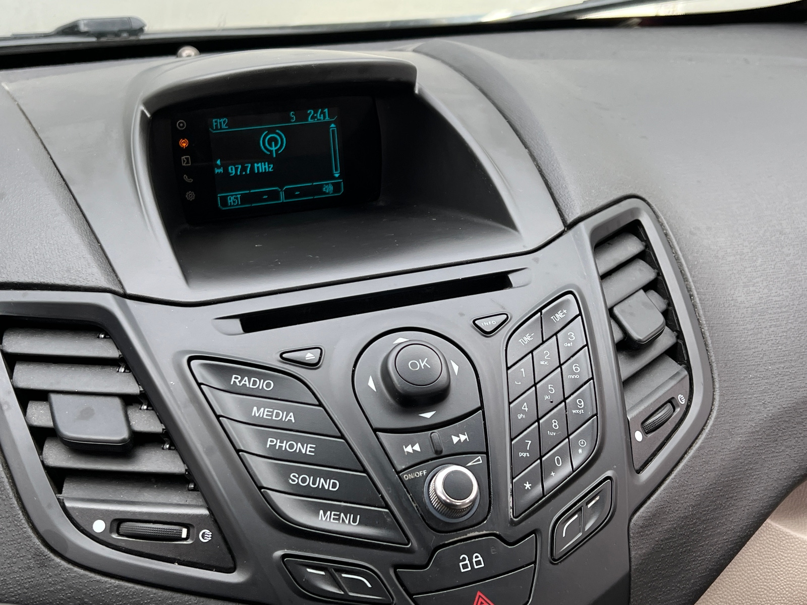 Thumbnail: 2015 Ford Fiesta - 4