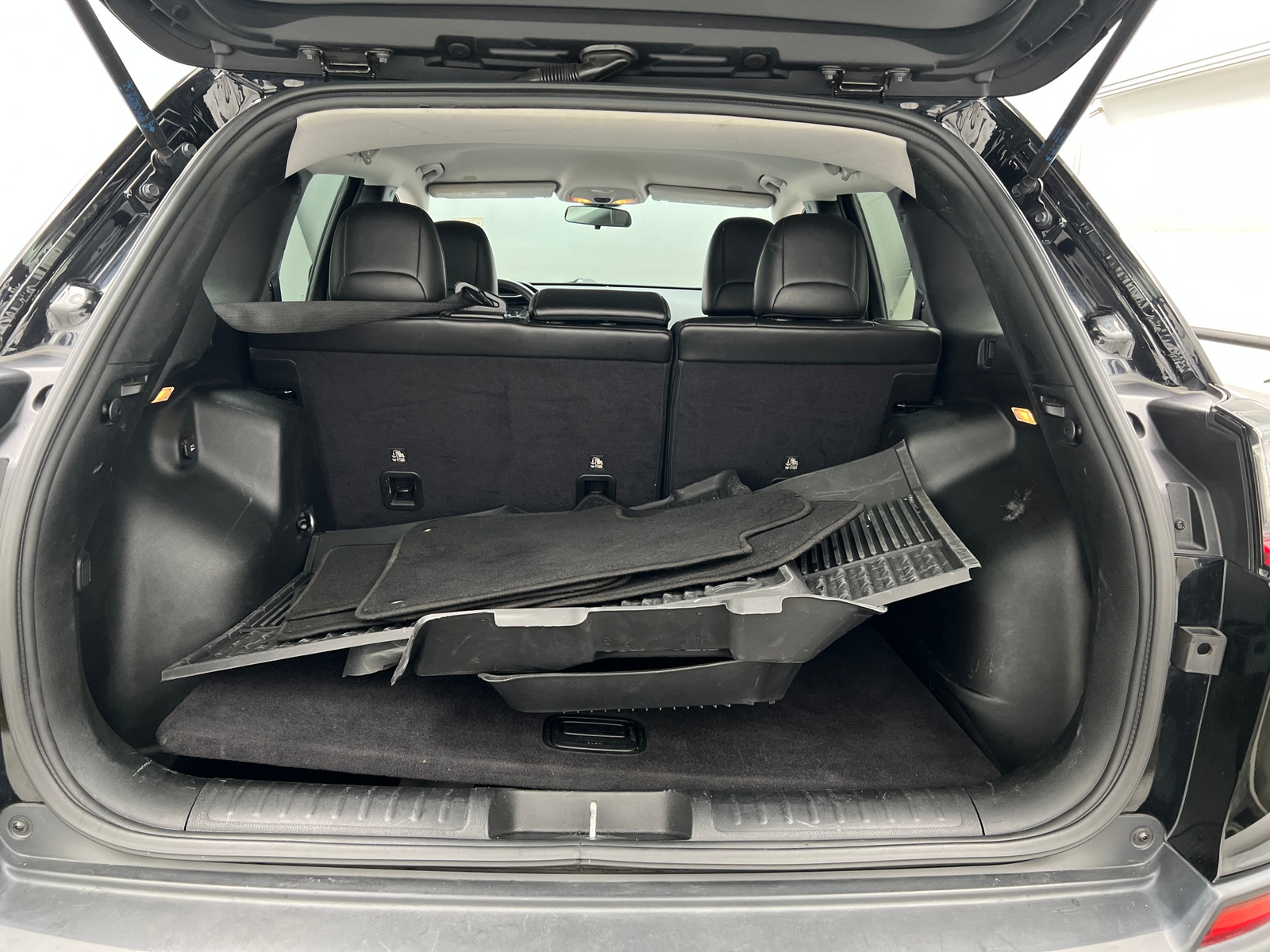 Thumbnail: 2019 Jeep Cherokee - 7