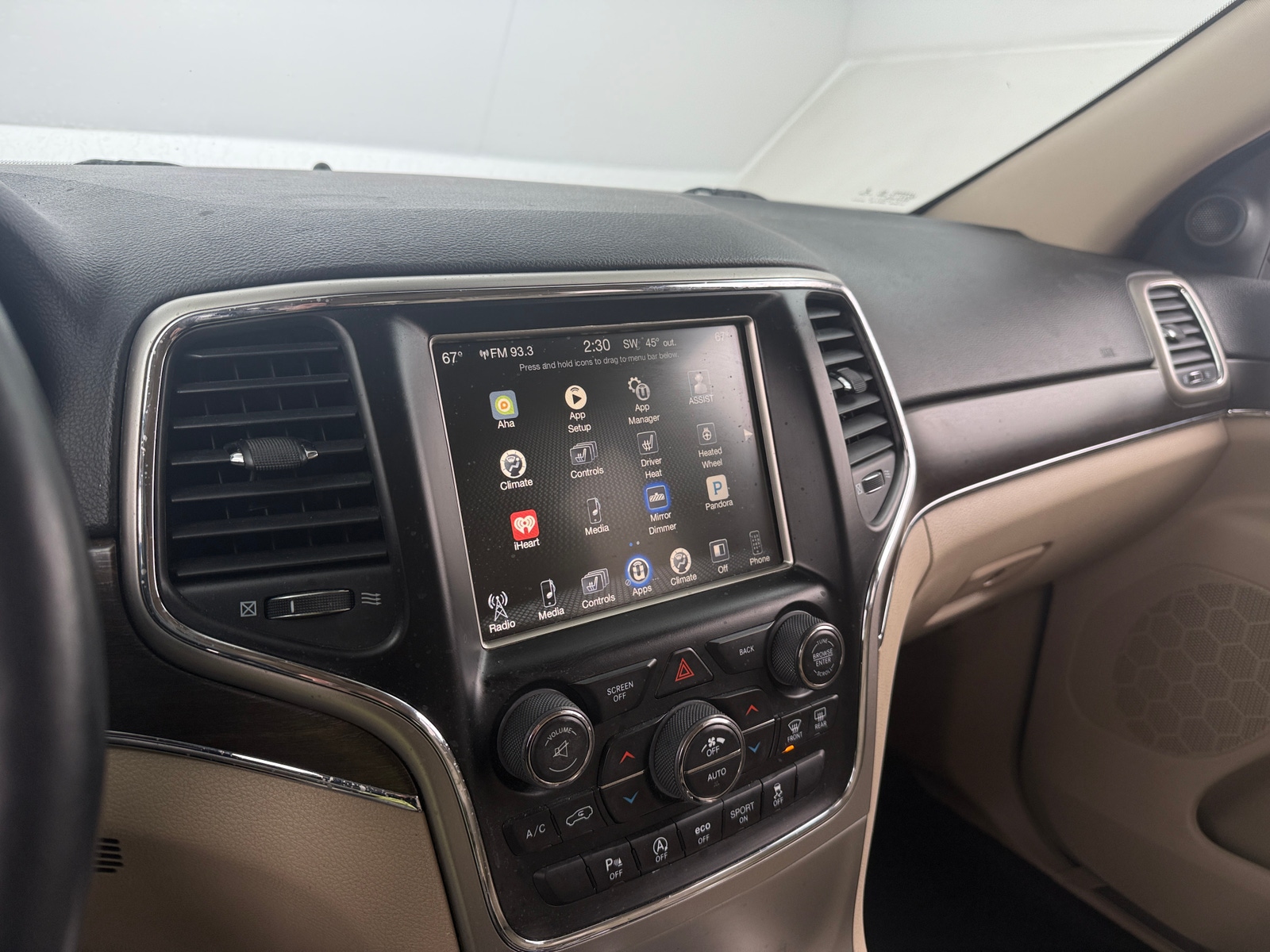 Thumbnail: 2016 Jeep Grand Cherokee - 3