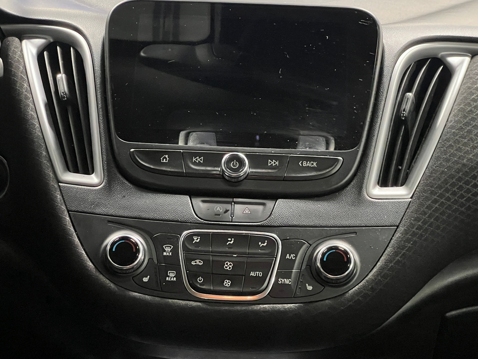 Thumbnail: 2024 Chevrolet Malibu - 4