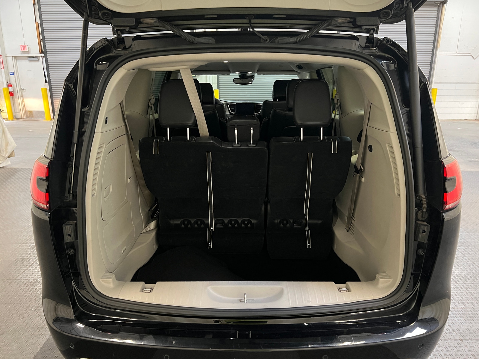 Thumbnail: 2024 Chrysler Pacifica - 6