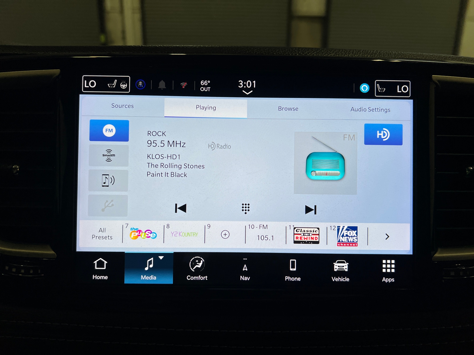 Thumbnail: 2024 Chrysler Pacifica - 3