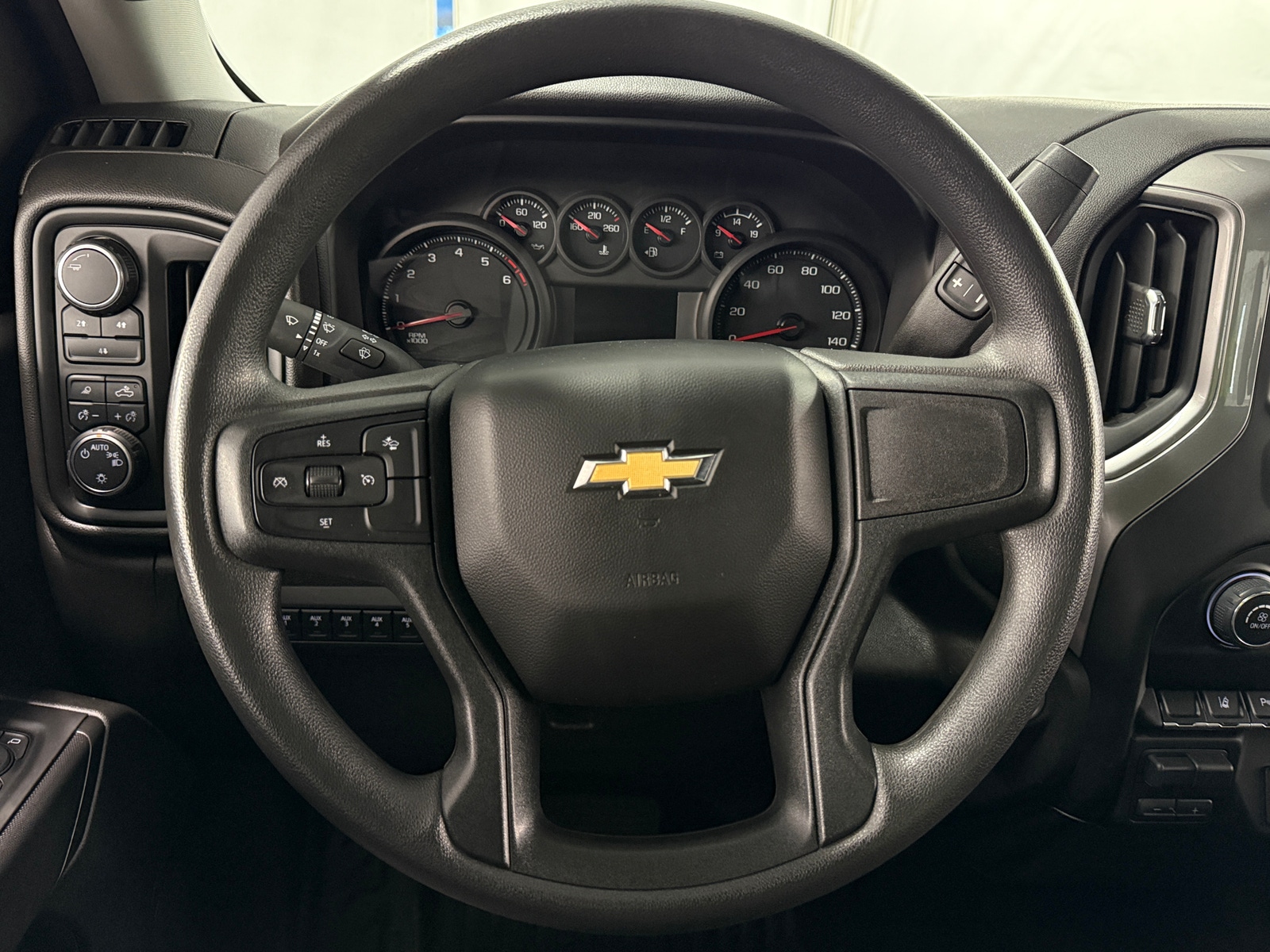 Thumbnail: 2024 Chevrolet Silverado 2500 - 5