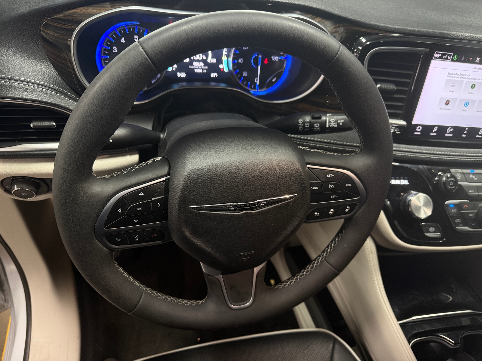 Thumbnail: 2024 Chrysler Pacifica - 4