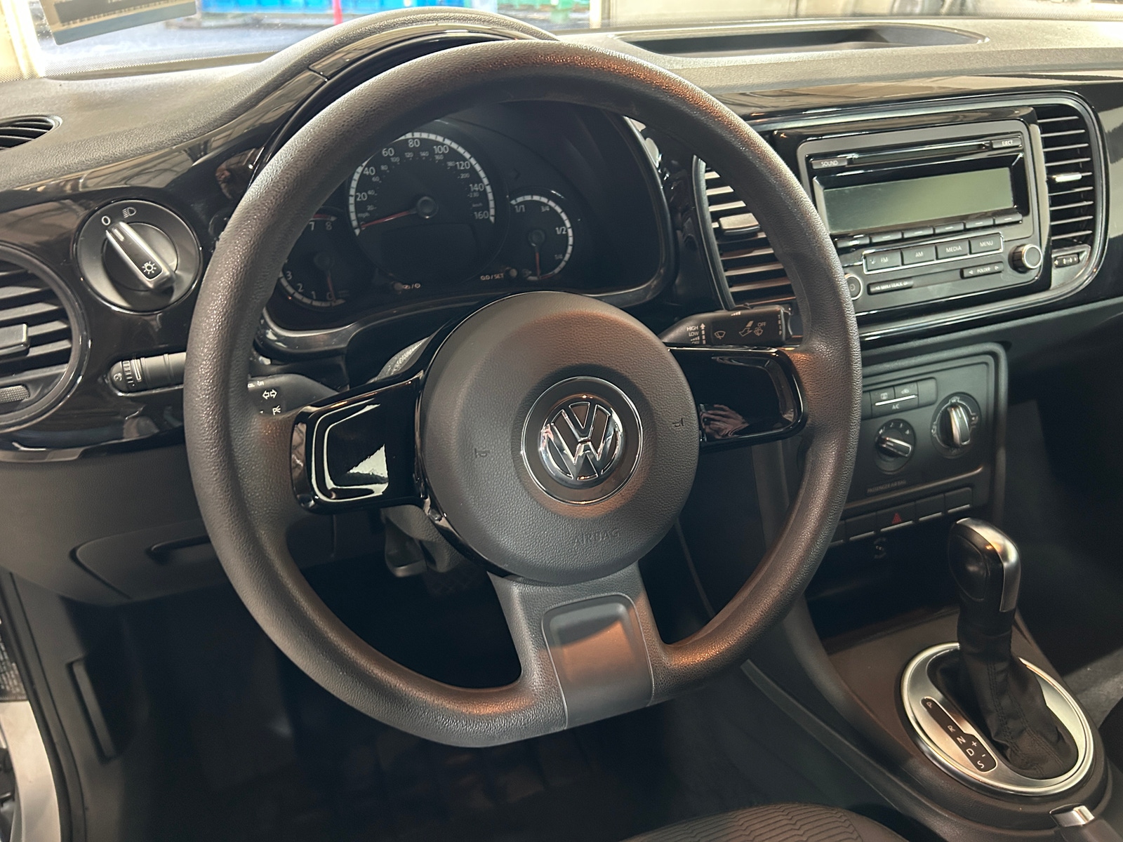 Thumbnail: 2014 Volkswagen Beetle - 5