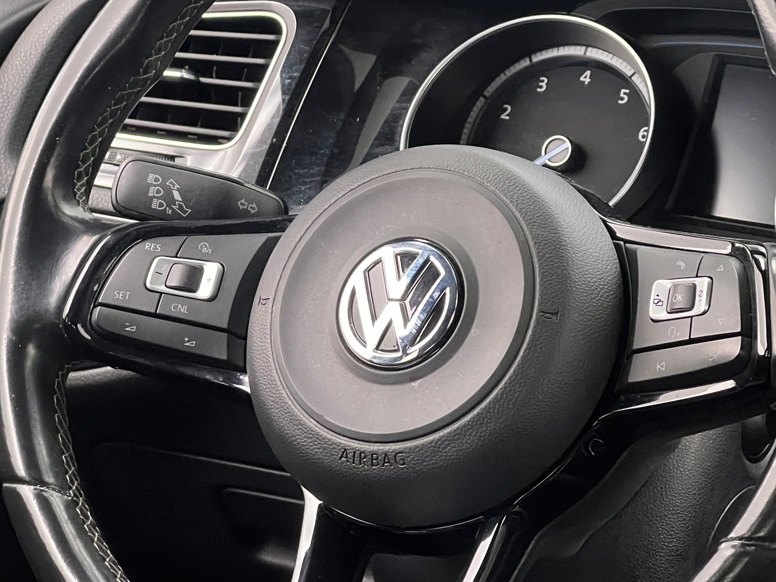 Thumbnail: 2016 Volkswagen Golf - 4