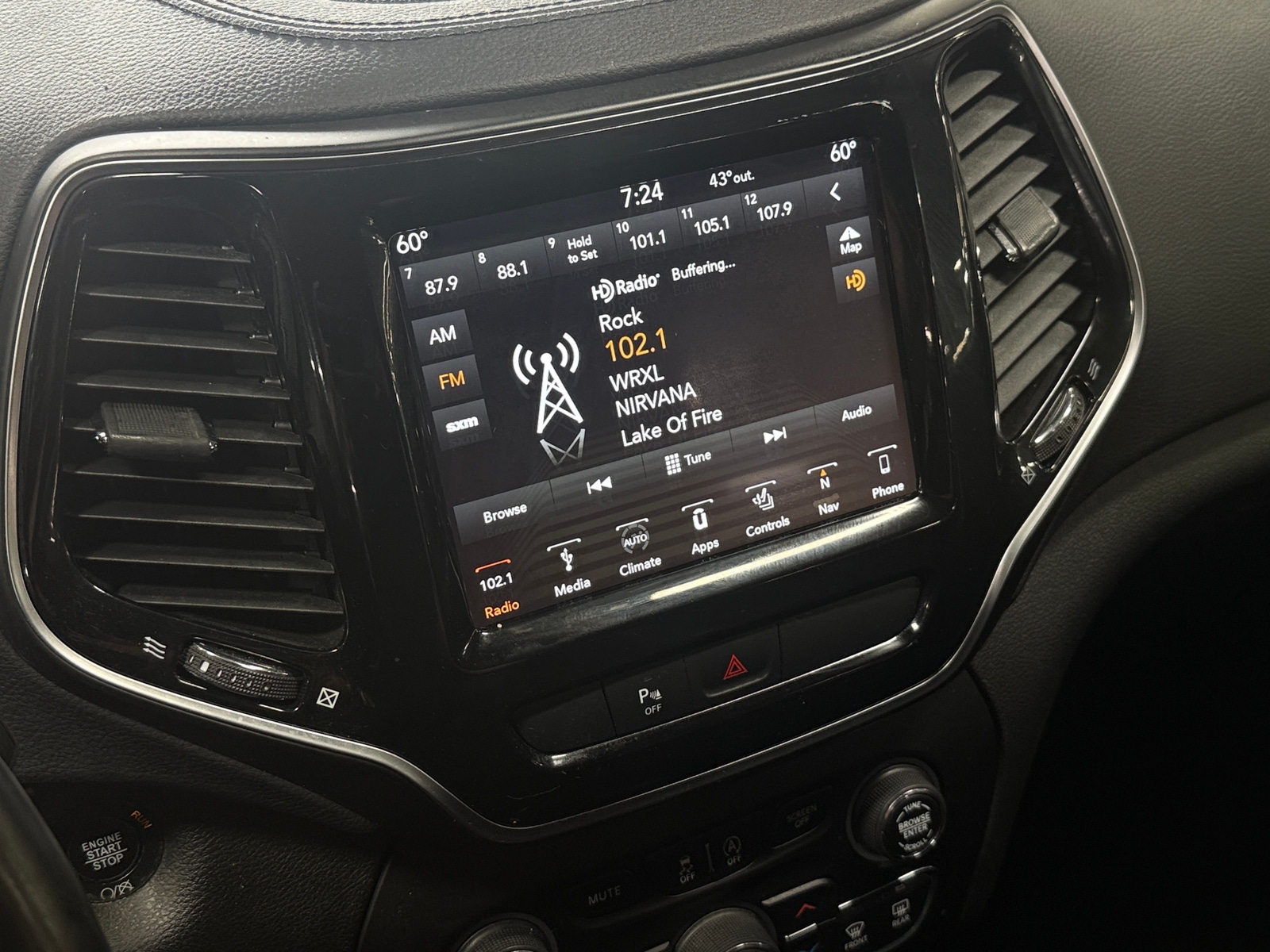 Thumbnail: 2019 Jeep Cherokee - 3