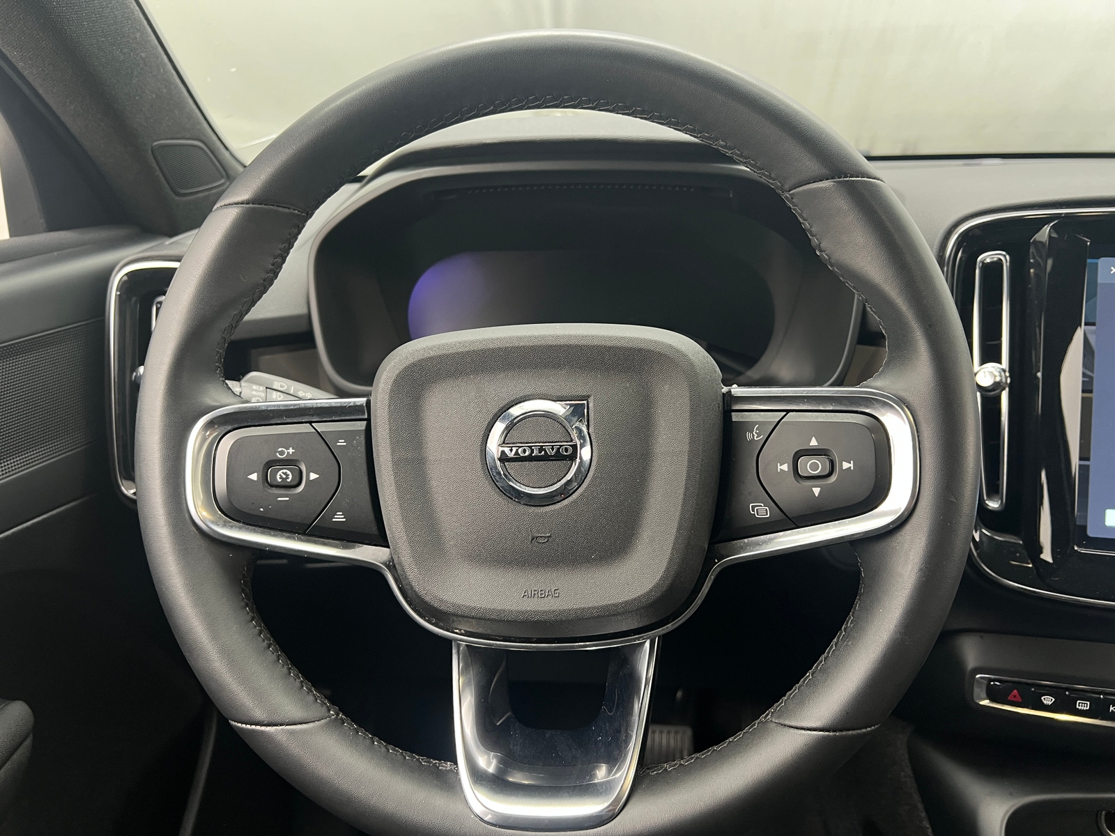 Thumbnail: 2024 Volvo C40 - 5