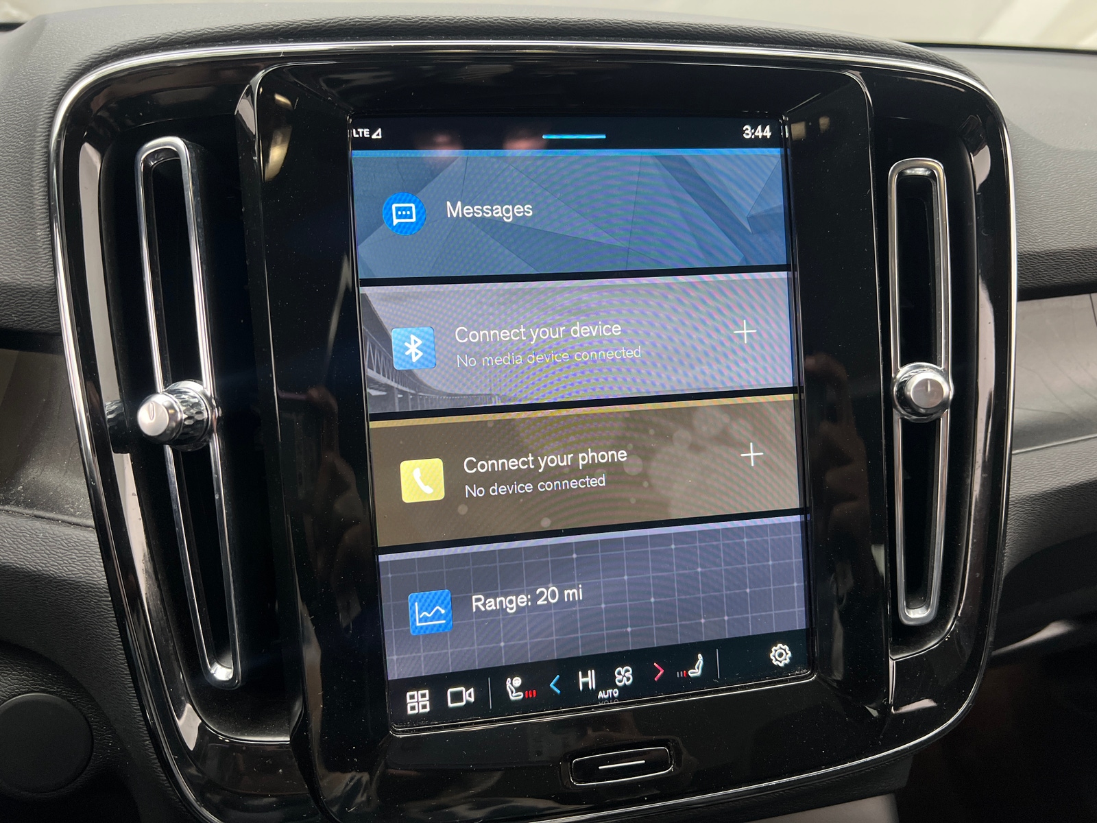 Thumbnail: 2024 Volvo C40 - 4