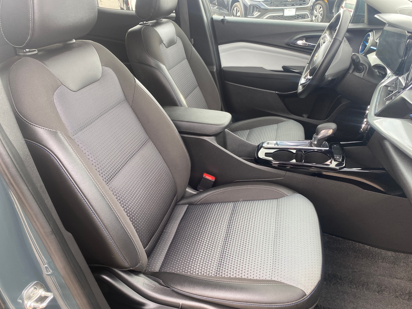 Thumbnail: 2025 Chevrolet Trax - 2