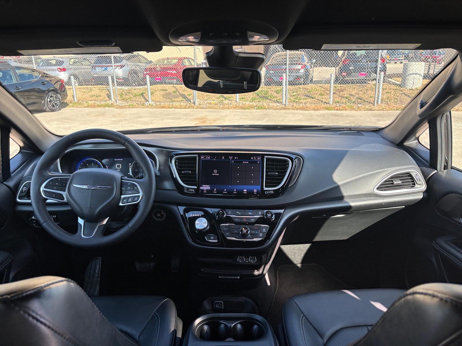 Thumbnail: 2025 Chrysler Pacifica - 3