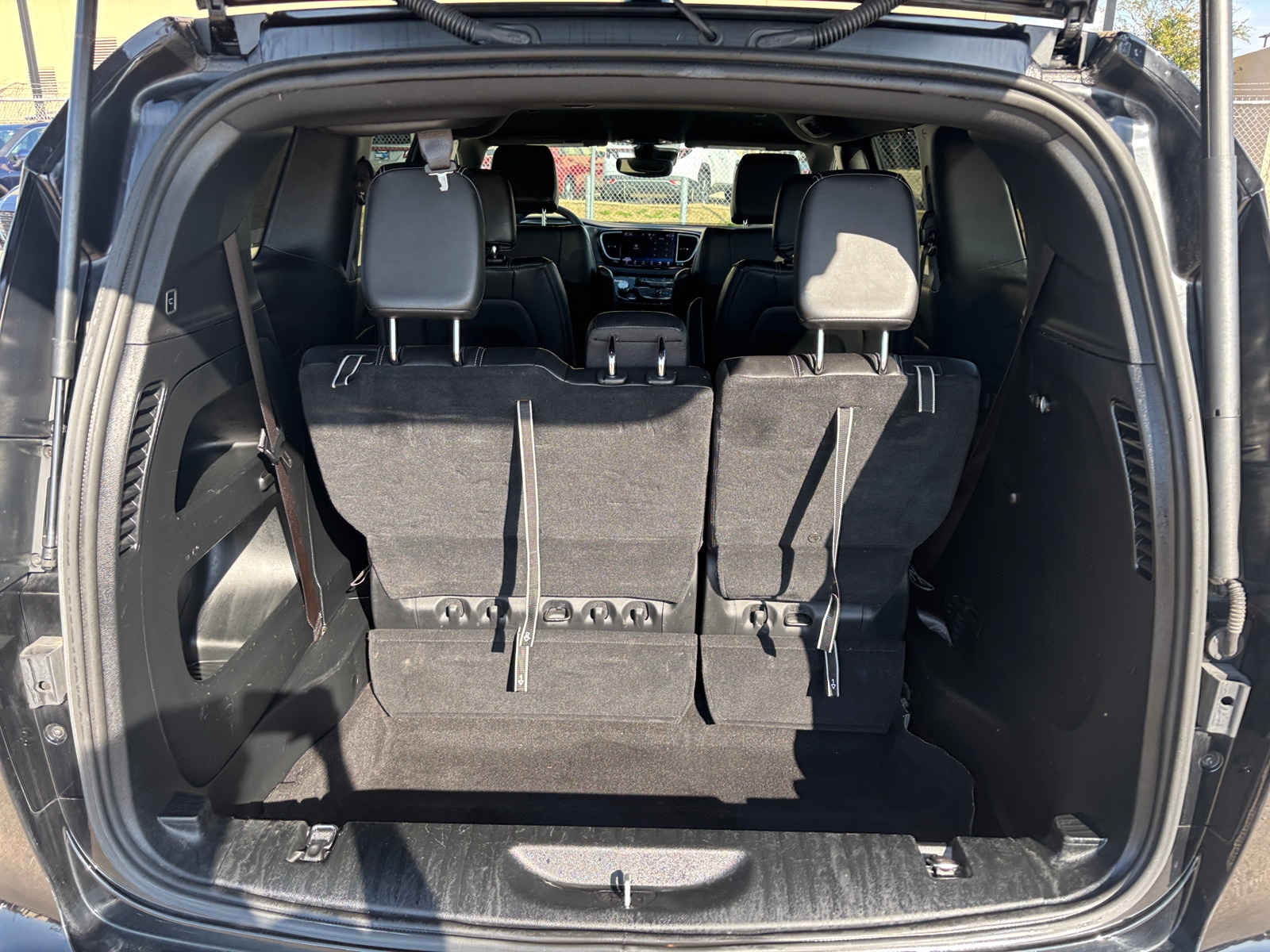 Thumbnail: 2025 Chrysler Pacifica - 6