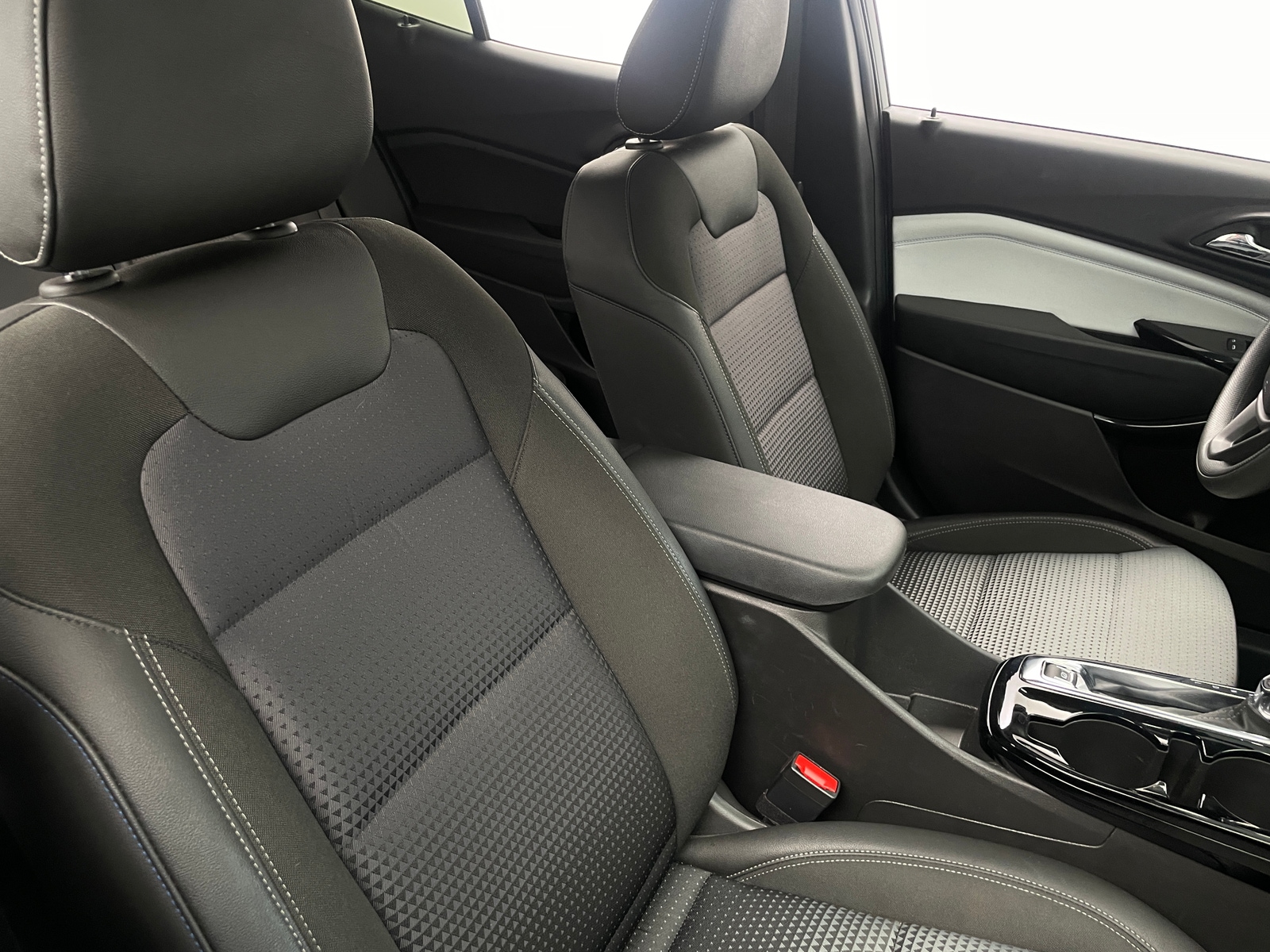 Thumbnail: 2025 Chevrolet Trax - 2