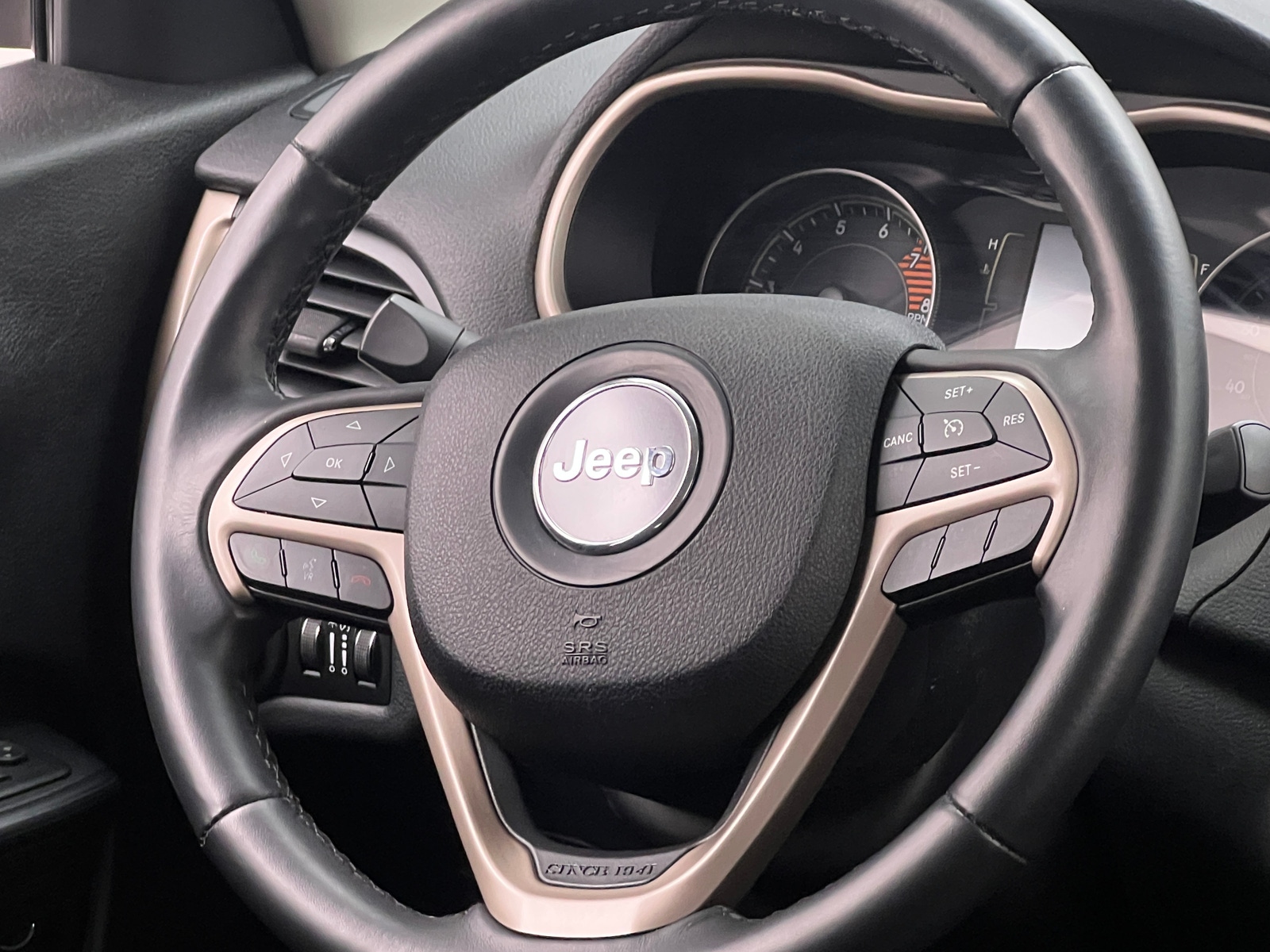 Thumbnail: 2016 Jeep Cherokee - 5