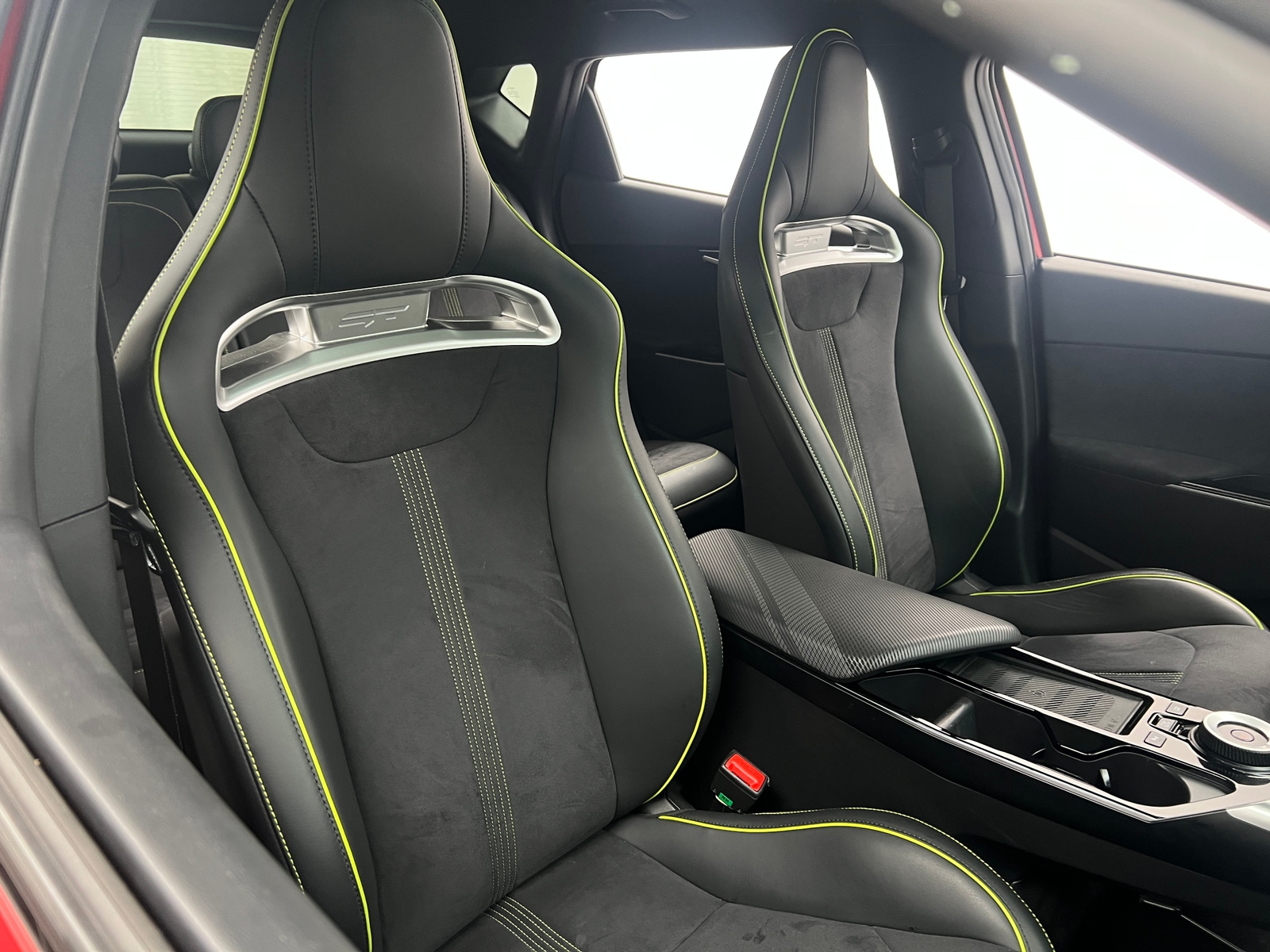 Thumbnail: 2023 Kia EV6 - 2