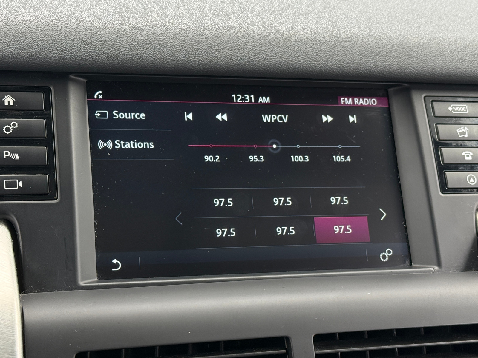 Thumbnail: 2018 Land Rover Discovery Sport - 3