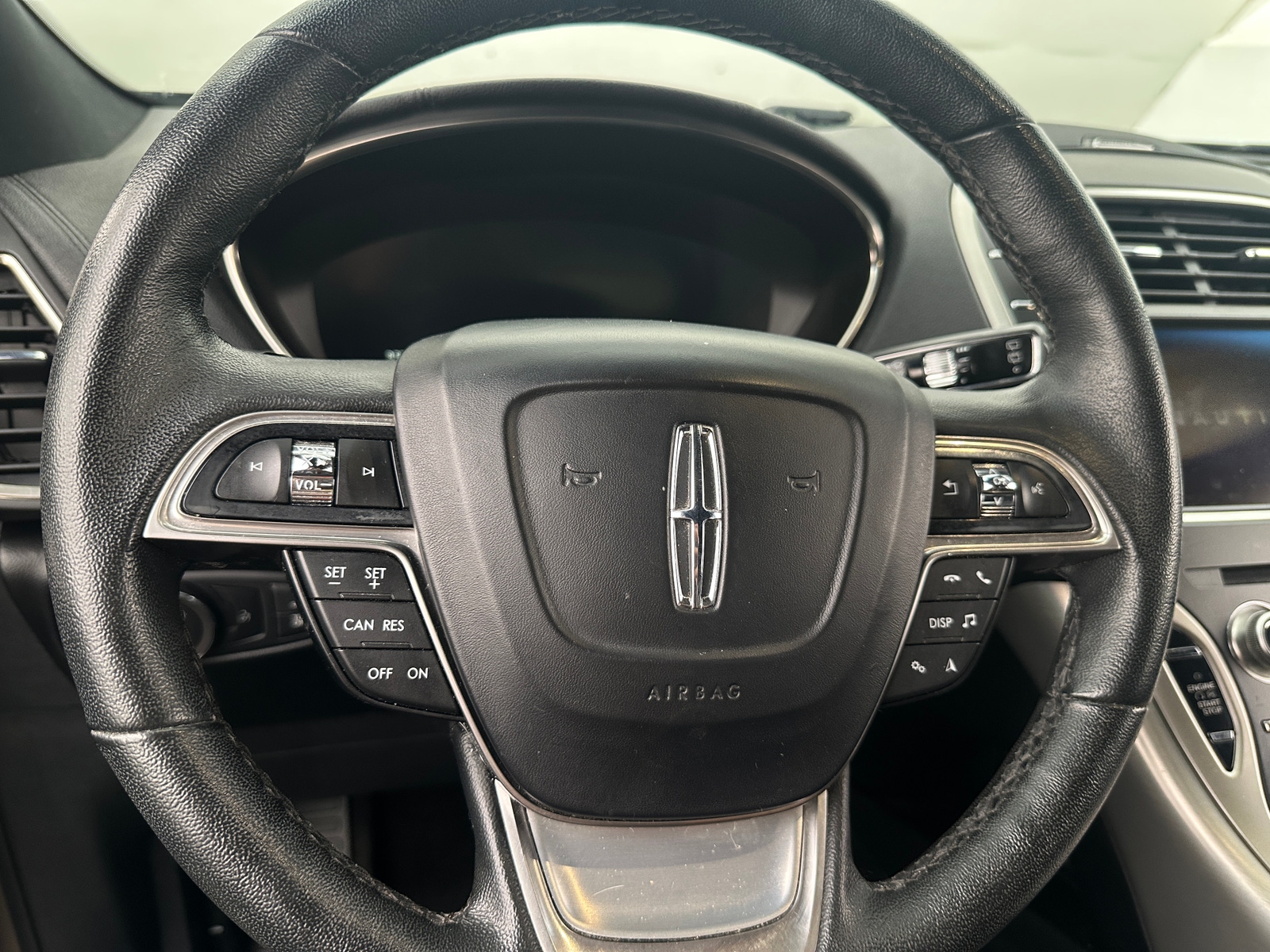 Thumbnail: 2019 Lincoln Nautilus - 4