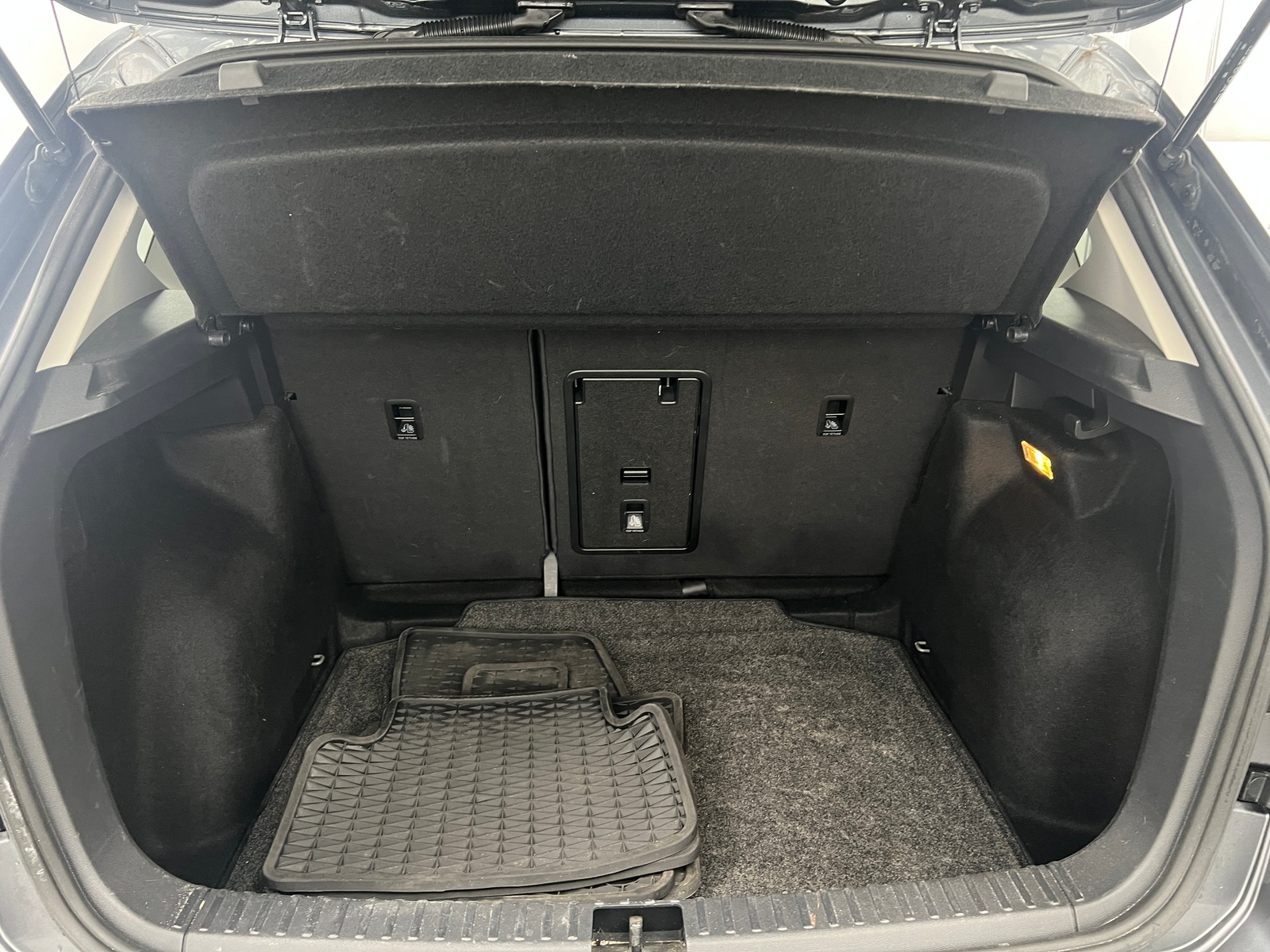 Thumbnail: 2023 Volkswagen Taos - 6