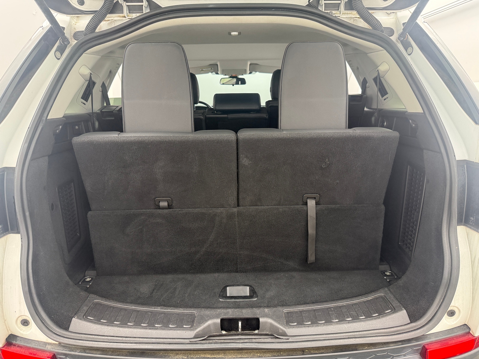 Thumbnail: 2017 Land Rover Discovery Sport - 6